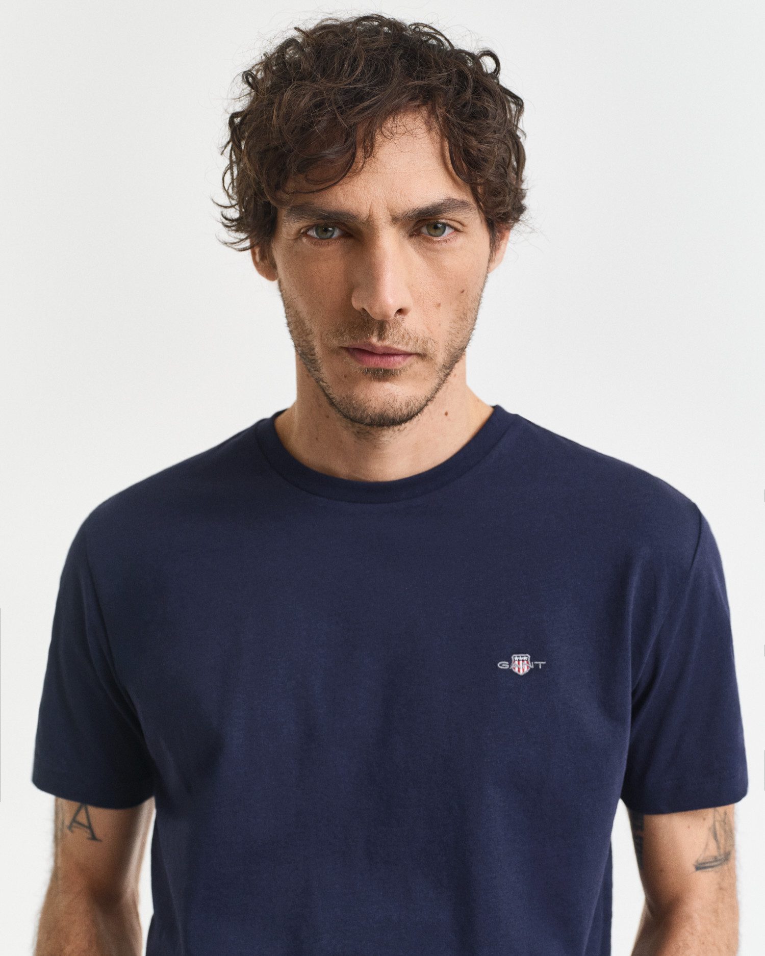 Gant T-Shirt REG SHIELD SS T-SHIRT mit Logostickerei auf der Brust