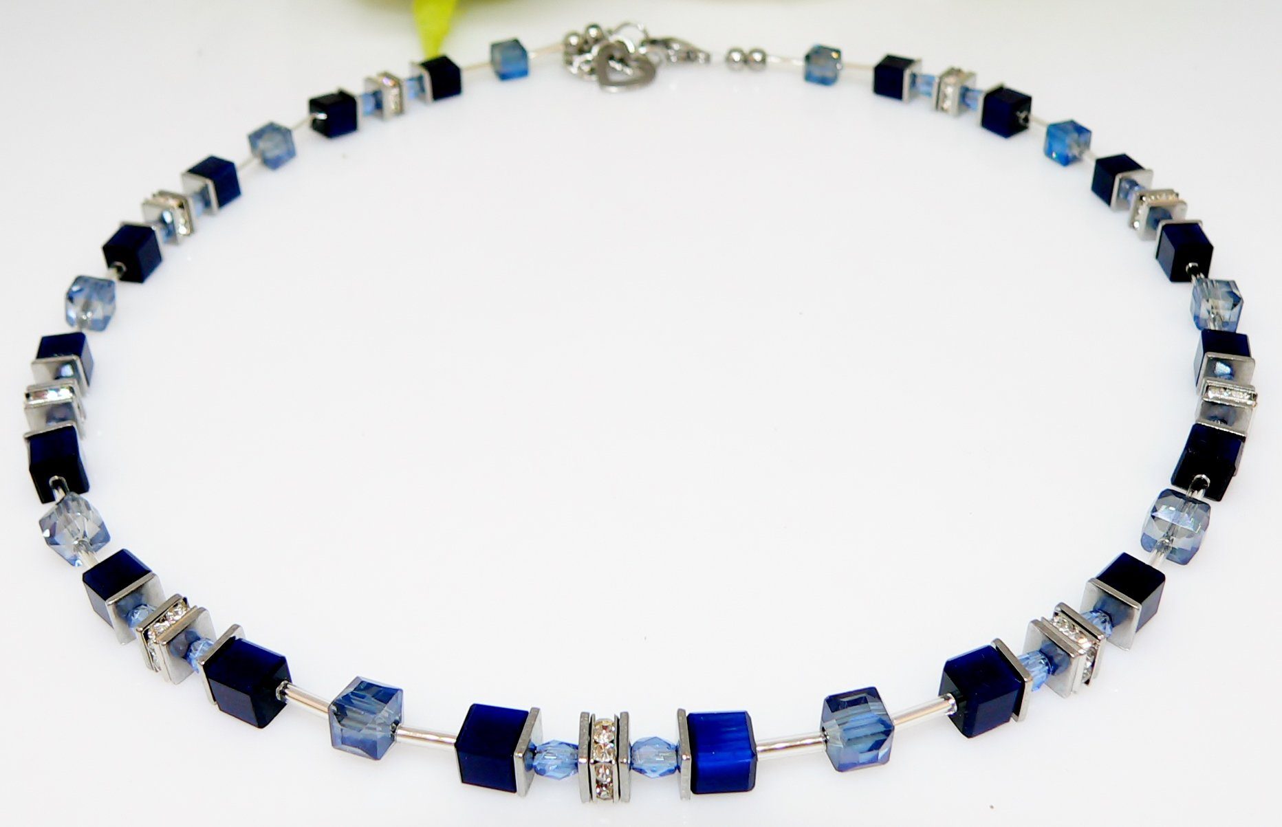 traumschmuck Collier 542. Halskette Würfel Cat Eye Kristallglas dunkelblau Strass (incl. Schmuckbox), handgefertigt, Made in Germany