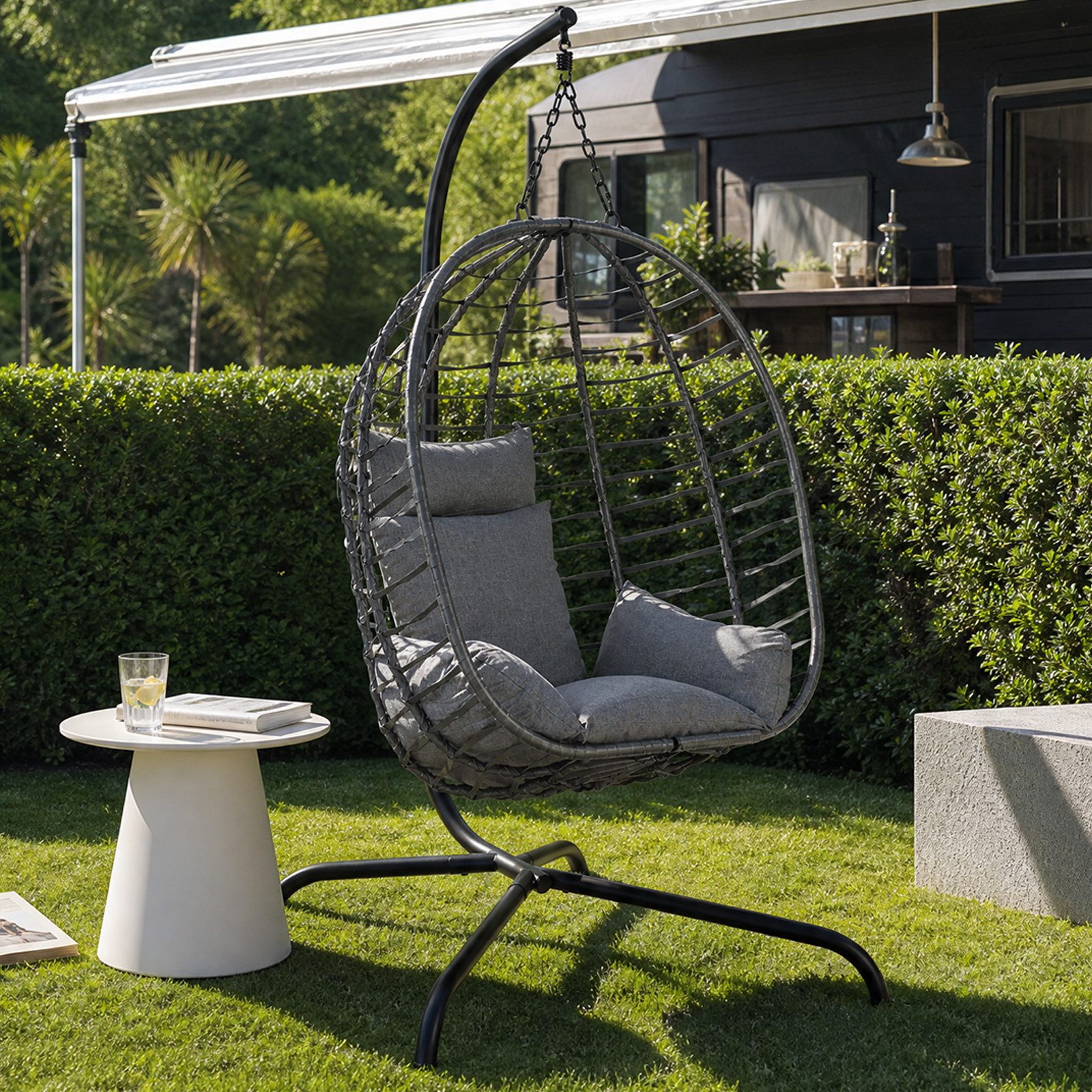Sekey Hängesessel mit Gestell Hängekorb Sessel Rattan klappbarer Hängestuhl als Schaukel, Outdoor und Indoor Garten, Balkon bis 150 kg belastbar mit Kissen
