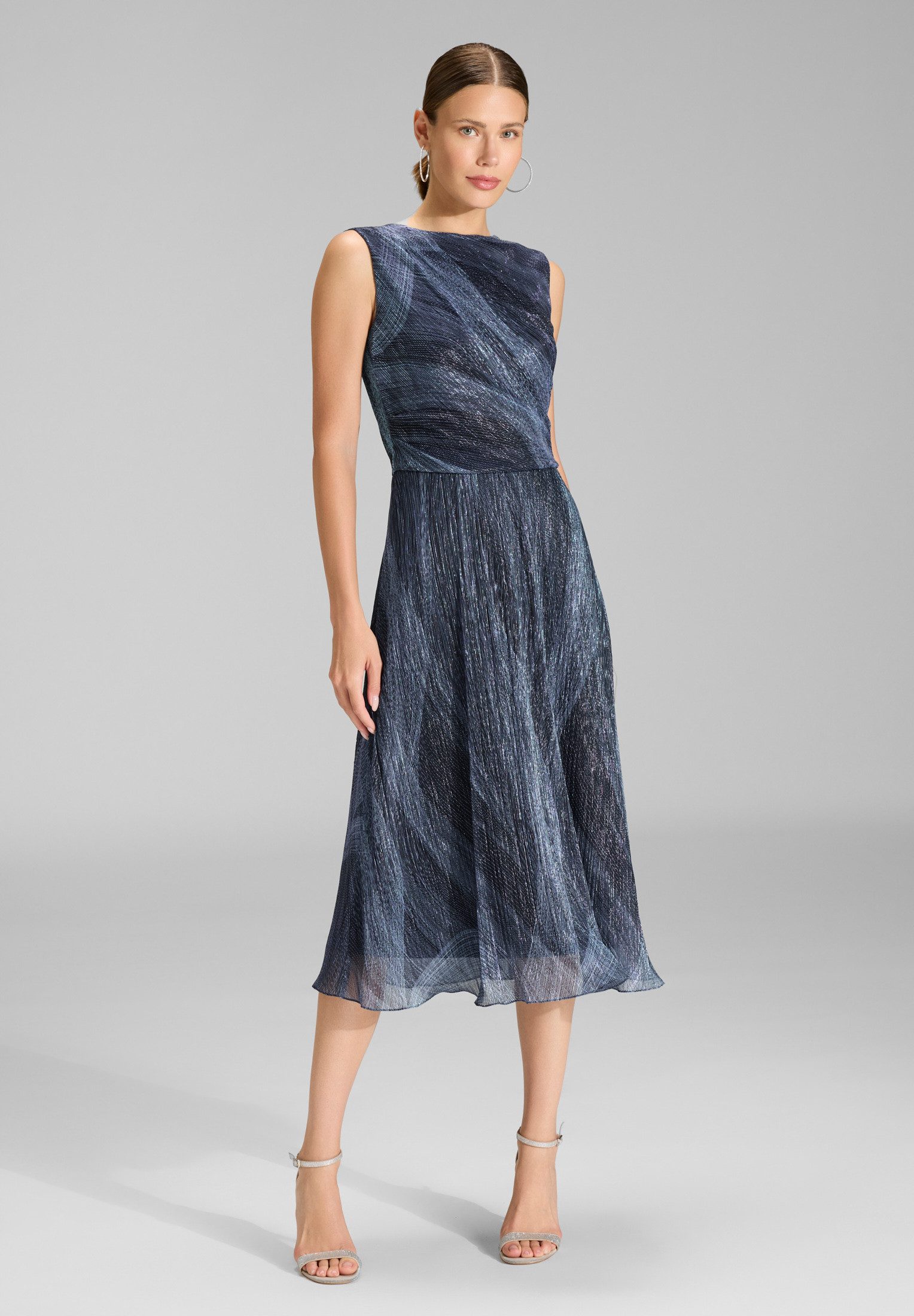SWING Cocktailkleid Taillierter Schnitt mit ausgestelltem günstig online kaufen