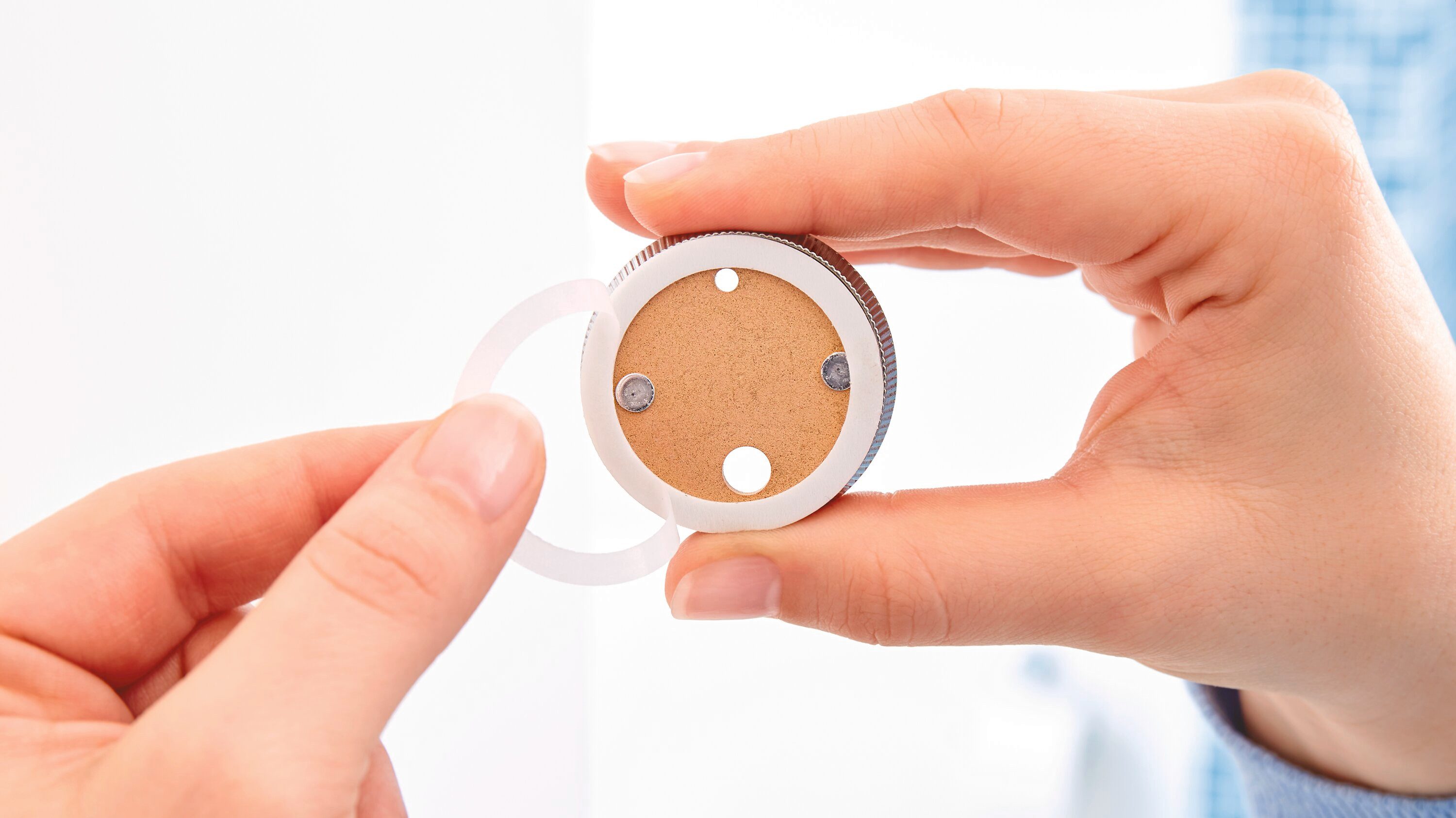 tesa Toiletten-Ersatzrollenhalter 1x tesa luup Ersatzrollenhalter (Komplett-Set, 2-St., inkl. Klebelösung), chrom 7 cm : 17,5 cm : 5 cm