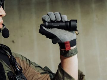 OLIGHT Taschenlampe Javelot Tac M-Lok Schienenmontierte Taktikleuchte,1000 Lumen