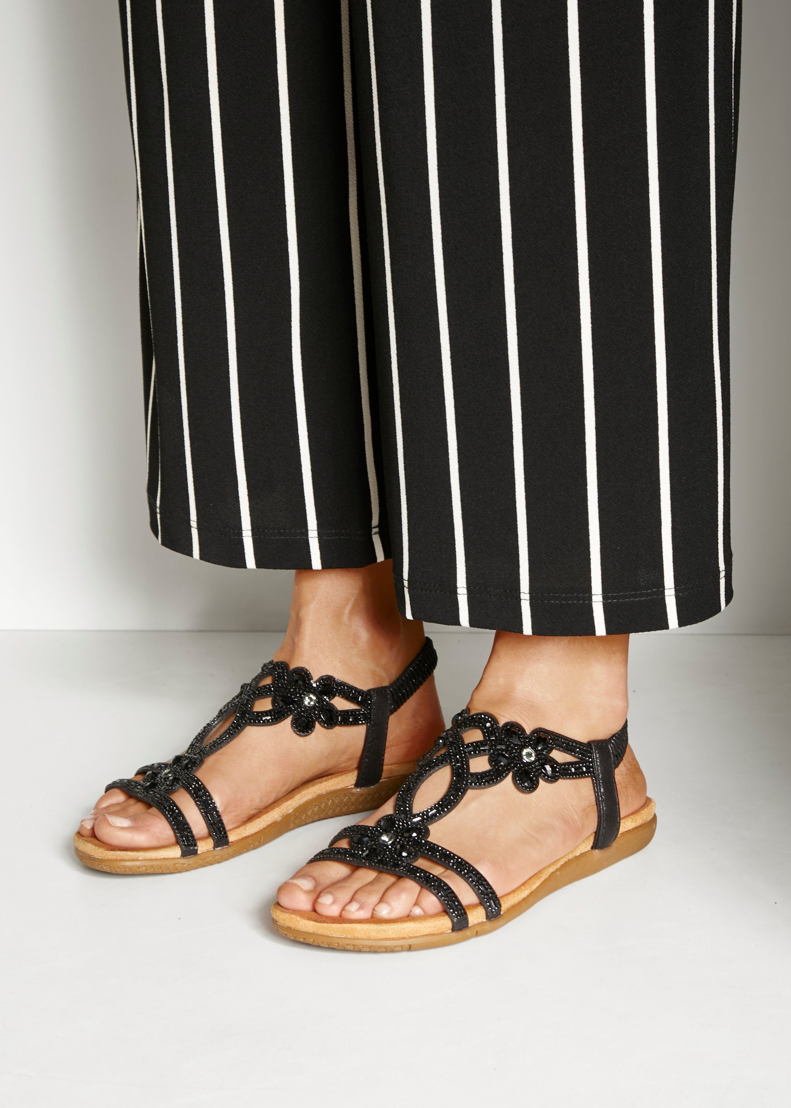 Vivance by Lascana Sommerschuh, offener Schuh, Sandalette, Sandale mit elastischen Riemen & eleganten Glitzersteinen VEGAN – Bild 2 von 5