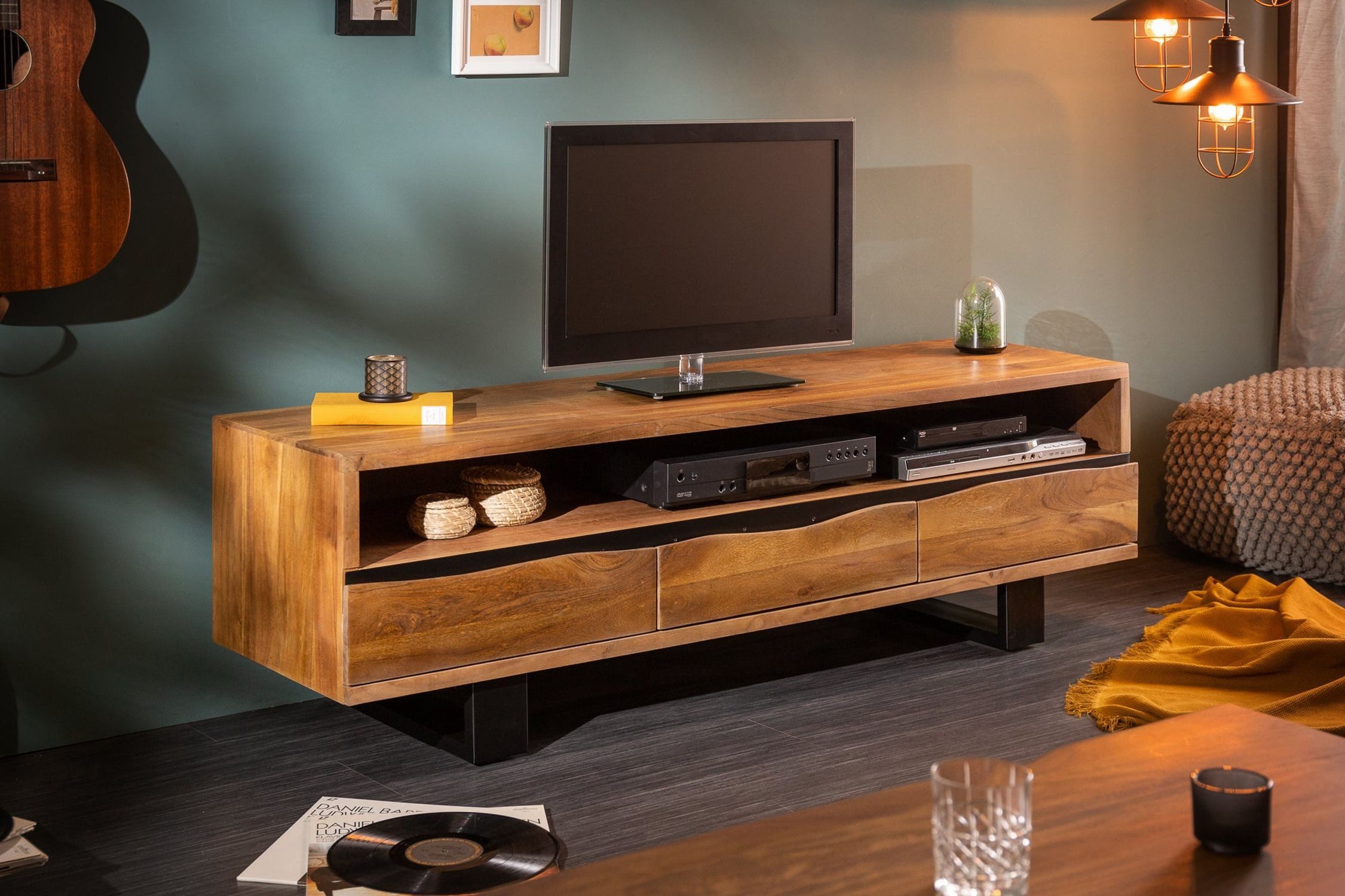 Licht-Erlebnisse TV-Board FORTU, Holz Akazie Metall 160 x 50 cm Kufengestell Baumkante