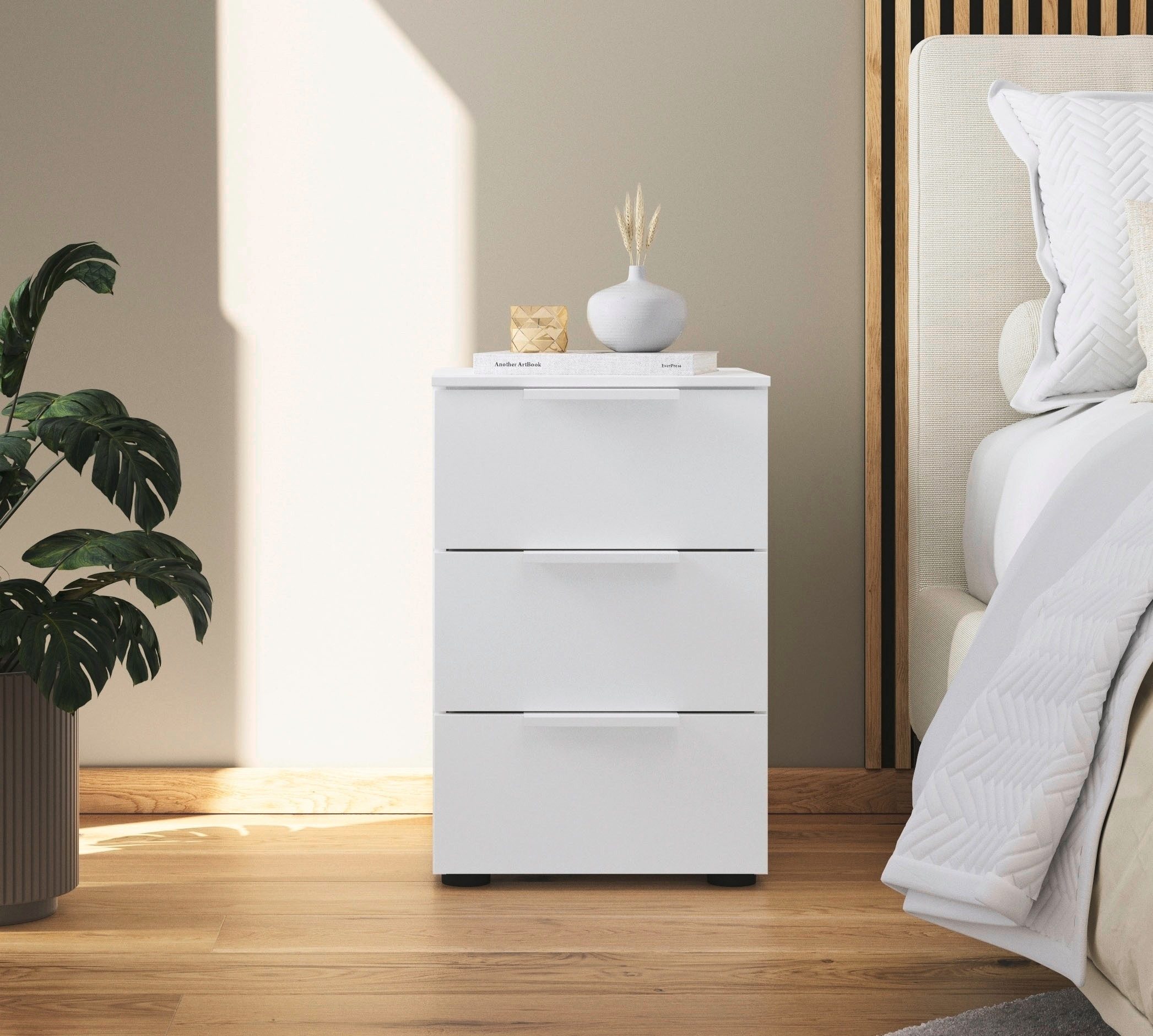 rauch Nachtkommode Nachttisch Nachtschrank Nachtkonsole FLIPP (Breite 40 cm), mit 3 Schubladen und Soft-Close-Funktion