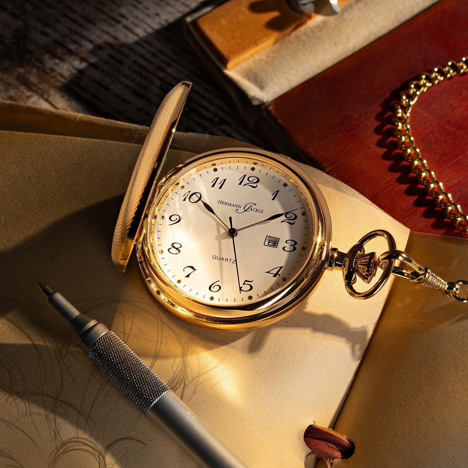 Hermann Jäckle Taschenuhr Tübingen Vergoldet, 50 mm – Quarzuhr mit Kette & Reiseetui