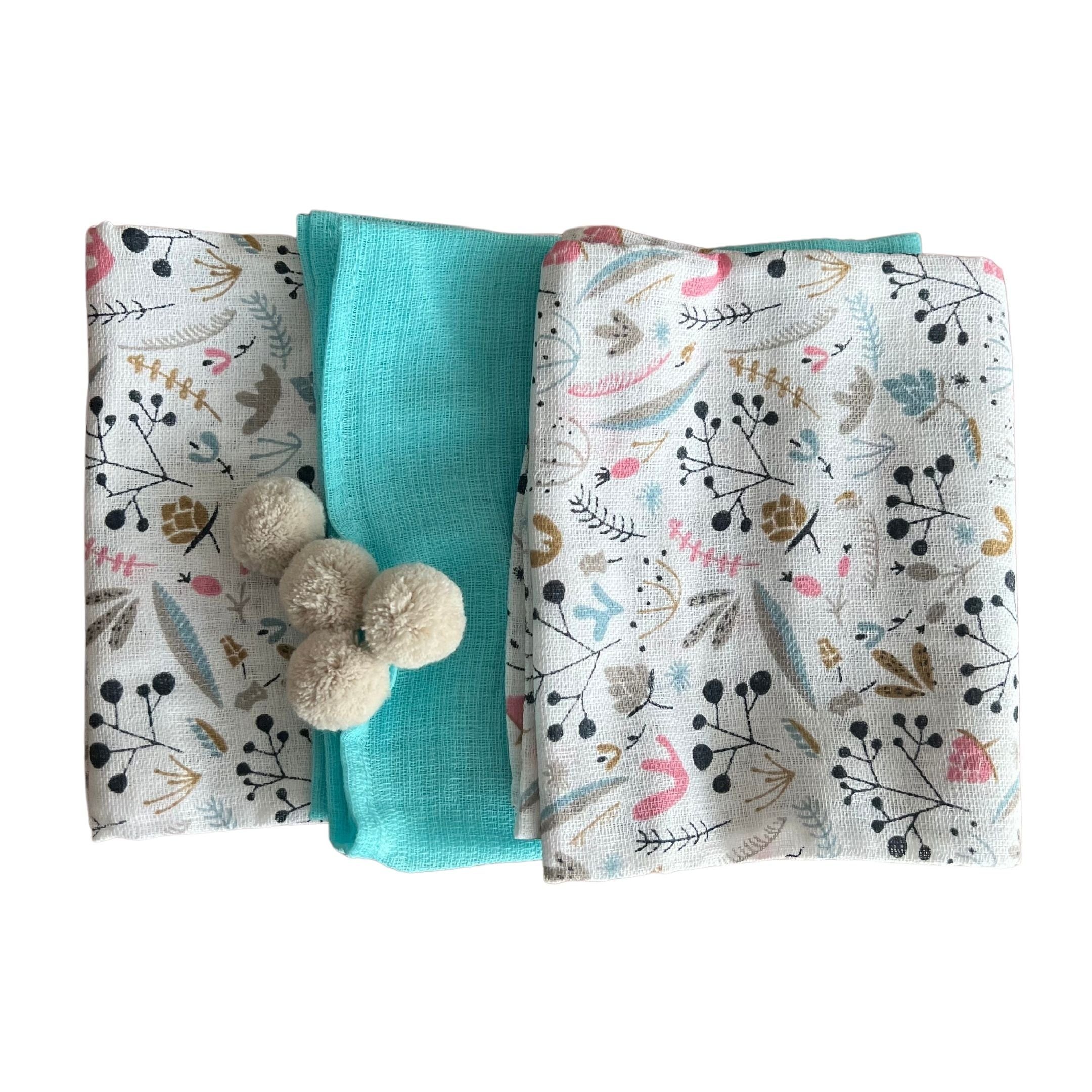 + sich besonders und als Geschenk eignet Halstuch, Kuscheltuch, Vogelbeere Spucktücher, Schnuffeltücher, cm, Baby Spucktuch atmungsaktiv, Baby Geburt, Babymajawelt 70x80 zur Europa, - Mullwindeln PomPom in (Set), fordert Mulltücher, Motorik 3er Babywindeln, Made hautfreundlich