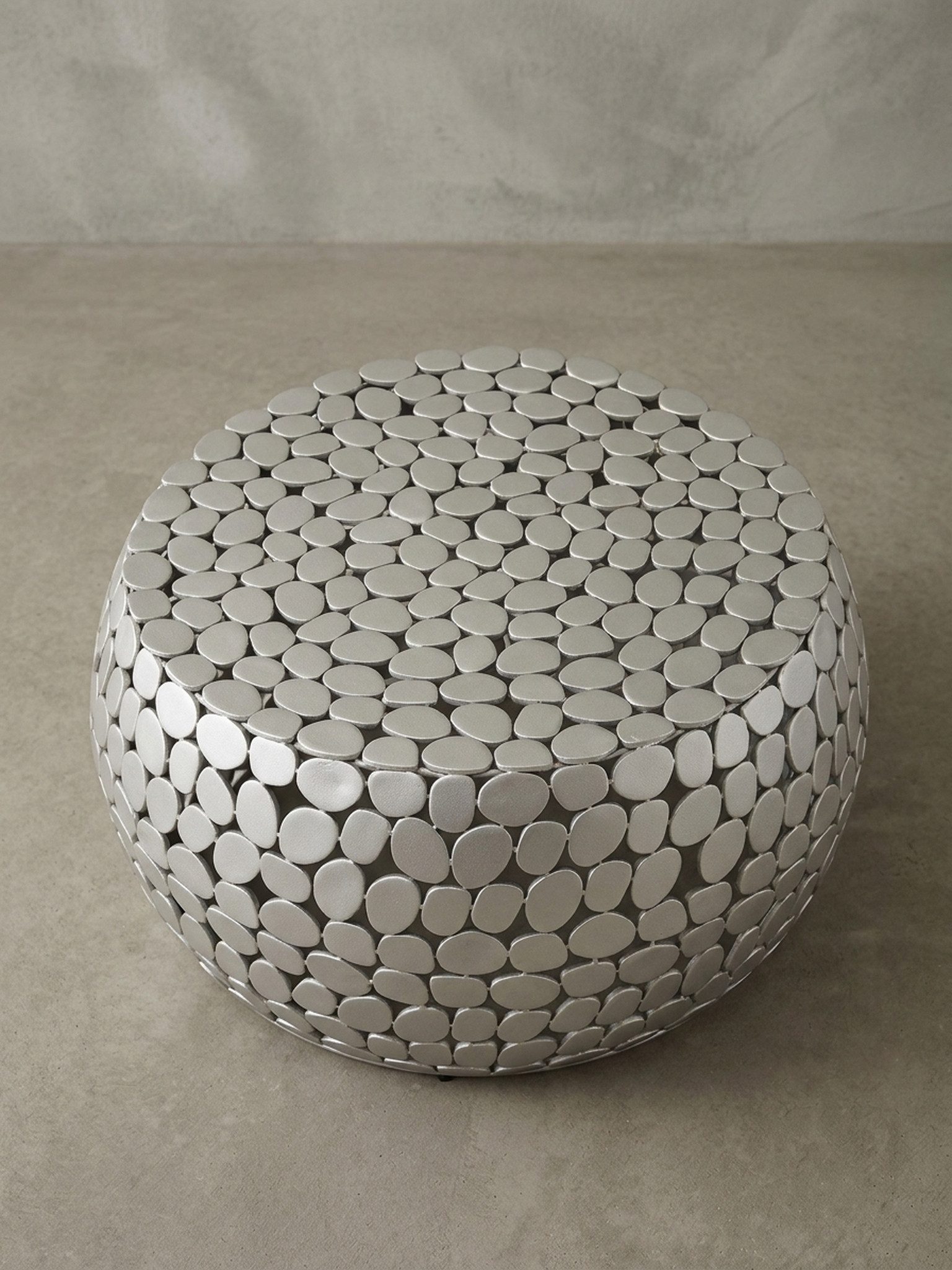 KADIMA DESIGN Couchtisch Couchtisch Metall Silber 66x66x32 cm Sofatisch Aluminium, Design (Anstelltisch Wohnzimmer), Wohnzimmertisch Rund, Kleiner Kaffeetisch M – Bild 5 von 5