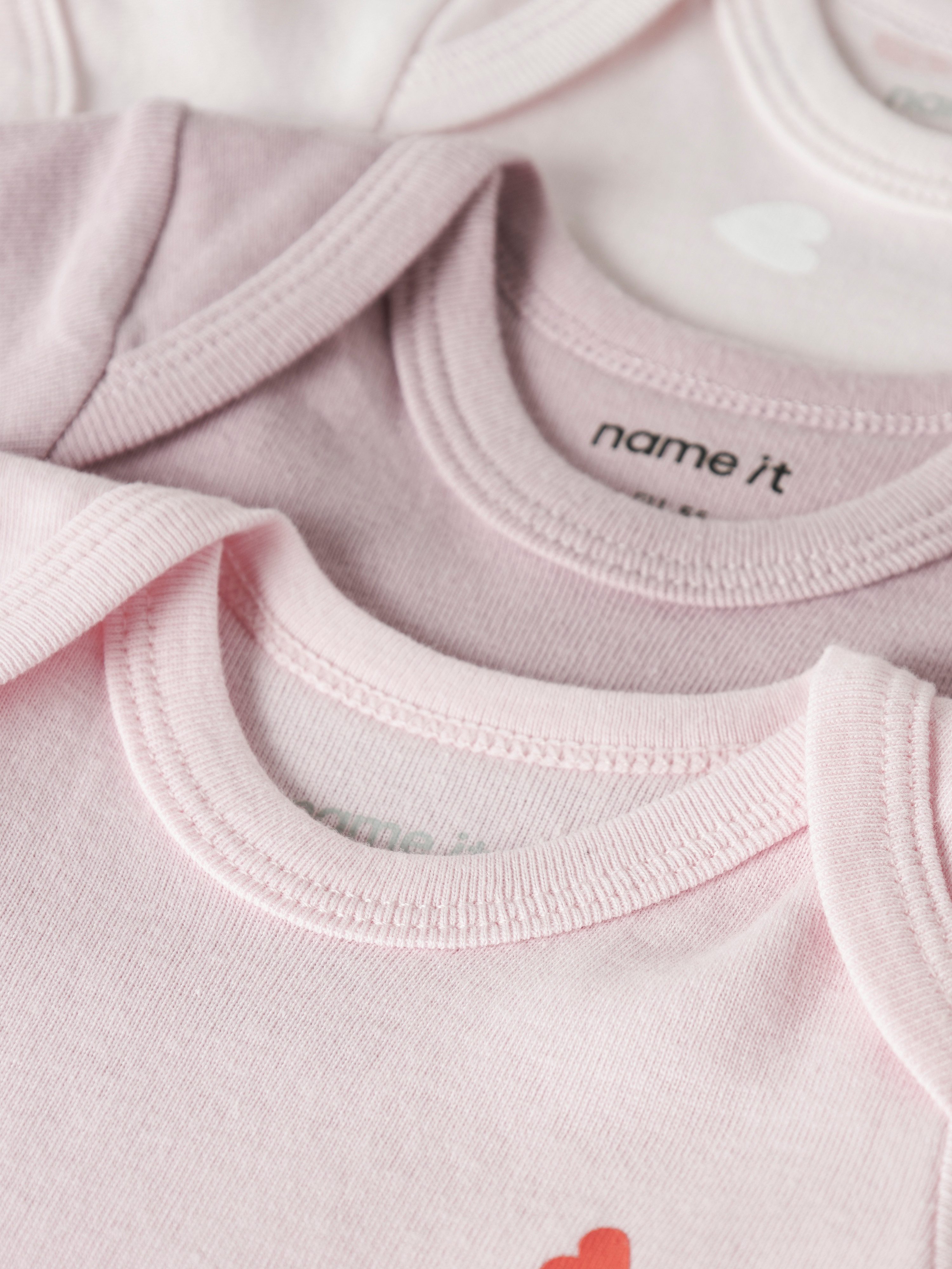 Name It Kurzarmbody NBFBODY 3P SS CARINARIA HEART NOOS (Packung, 3-tlg)