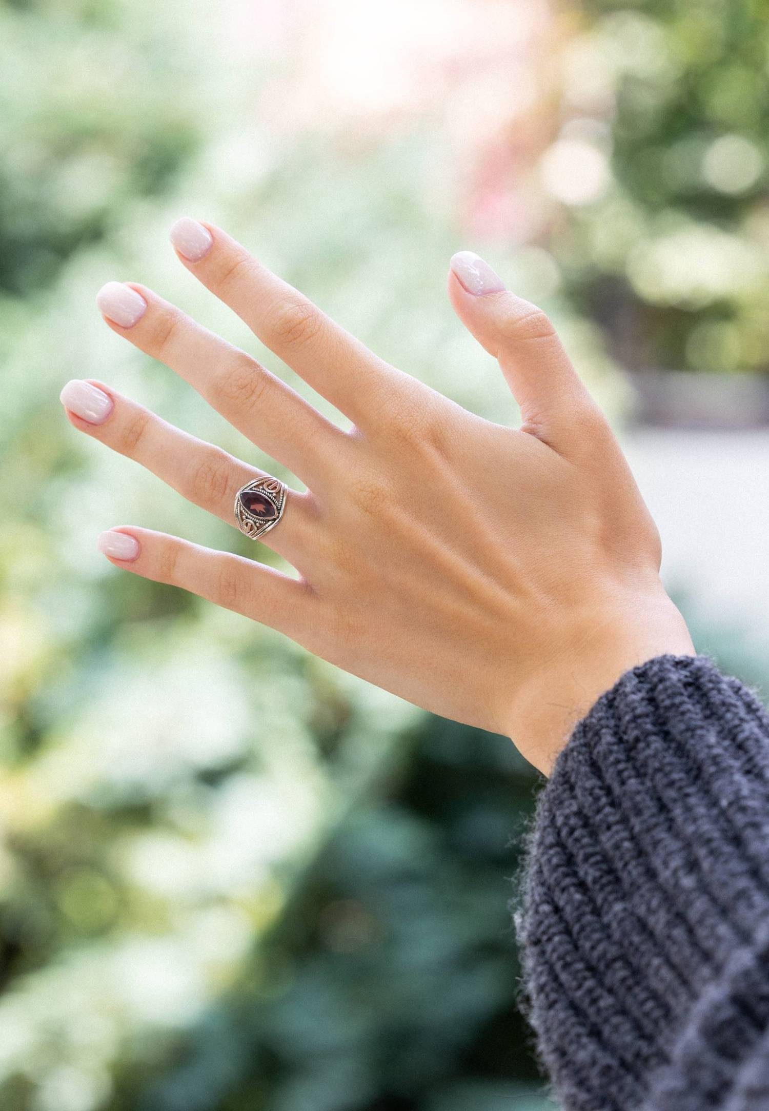 mantraroma Silberring DAHAB Ellipse aus 925 Silber mit Granat facettiert (Ring mit Schmuckbeutel), Damenring aus 925er Silber