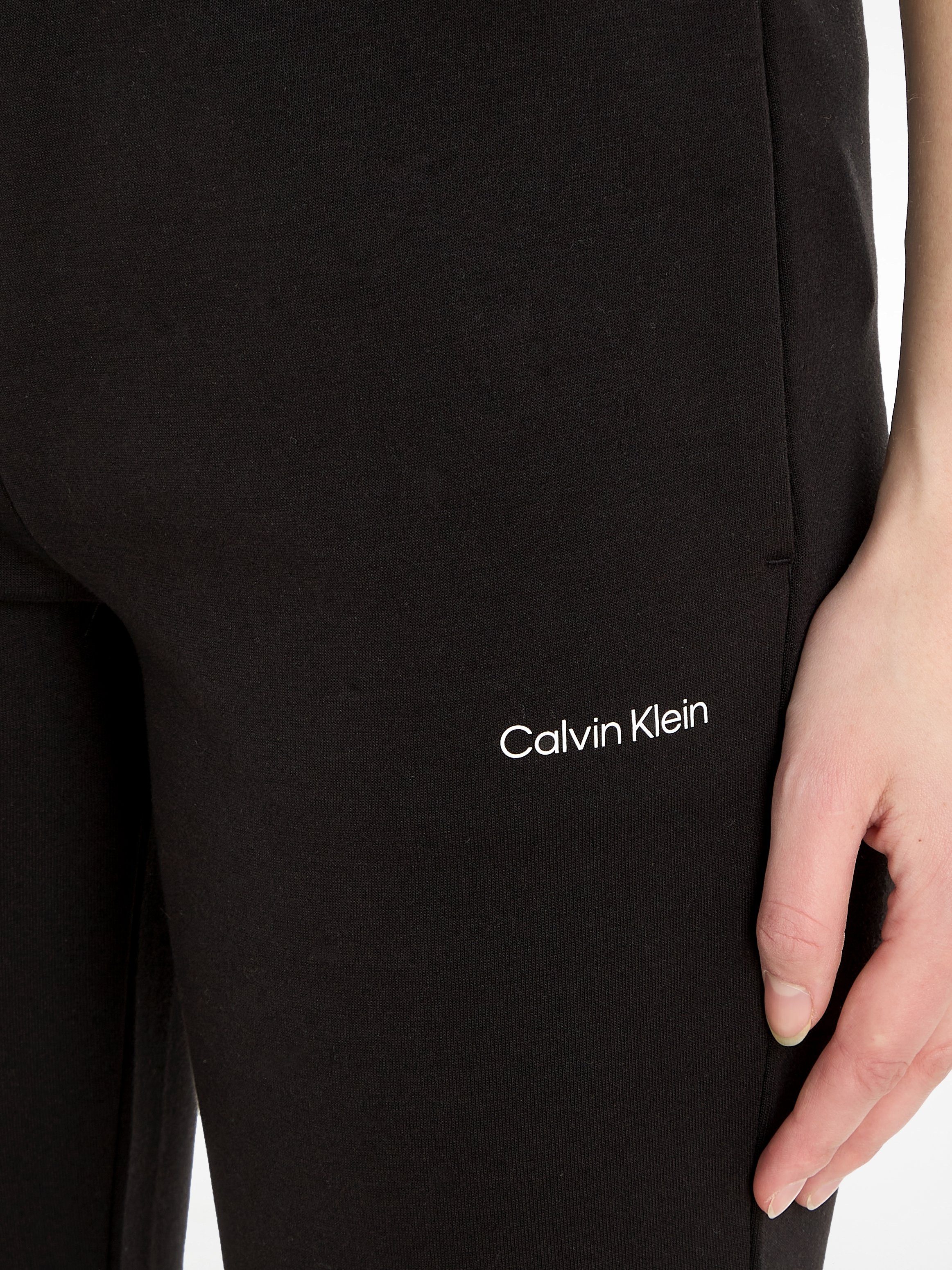 Calvin Klein Sweathose Klein Logo Calvin kontrastfarbenem mit Ck Black