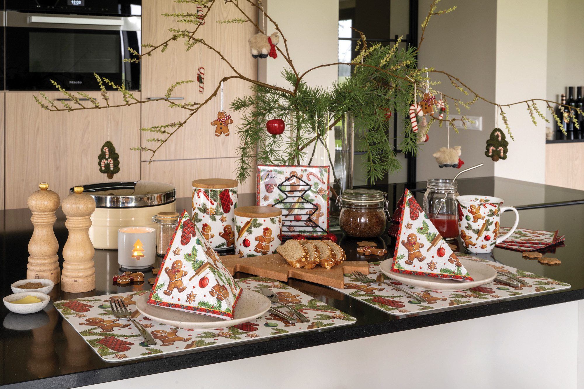 Ambiente® Vorratsdose Gingerbread cookies, Porzellan, (2-tlg., Vorratsdose mit Deckel), Porzellan Bambusdeckel New Bone China Ø 10cm Höhe 10cm Volumen 0,46l