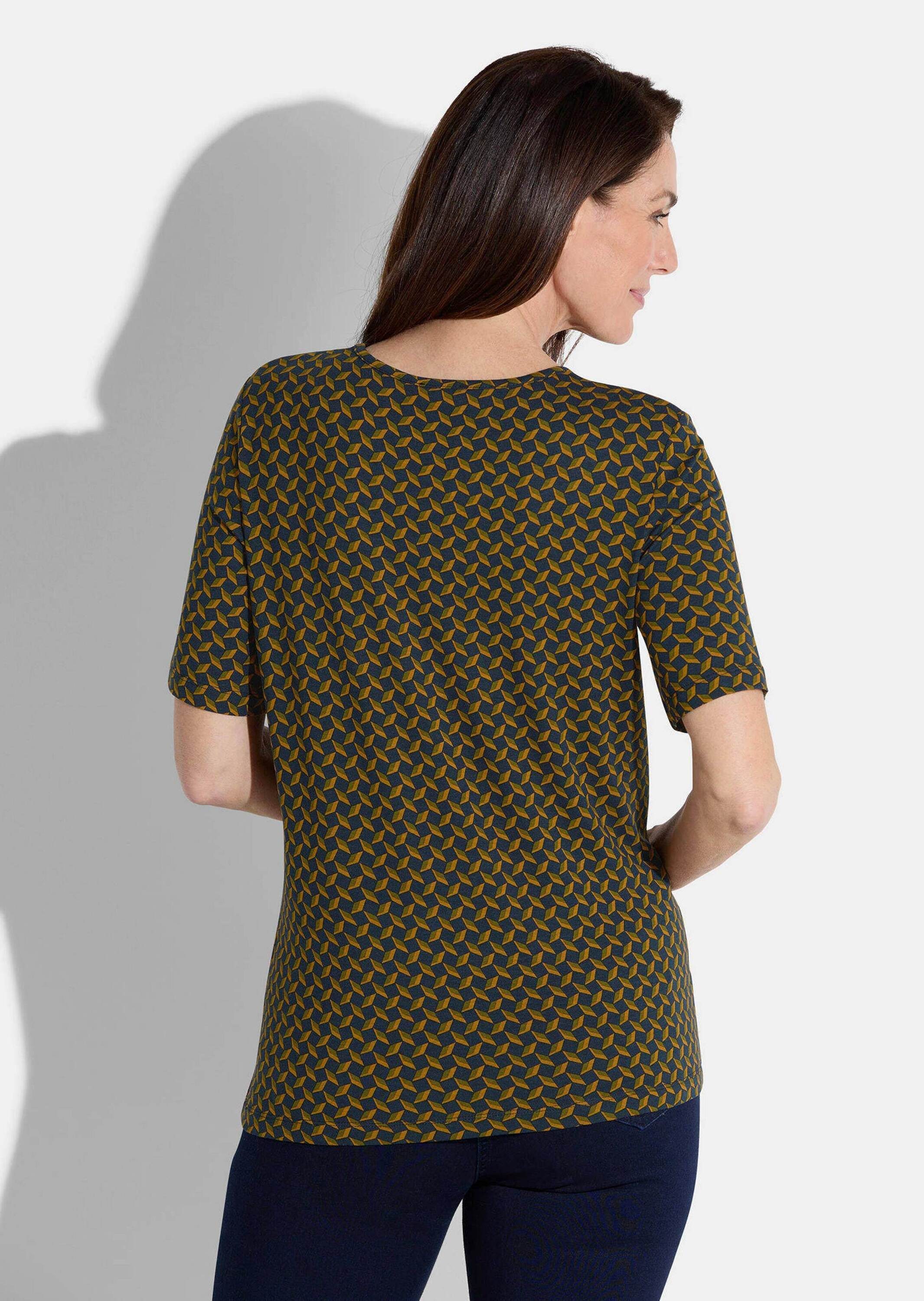 GOLDNER T-Shirt Kurzgröße: Blusenshirt mit grafischem Muster Feminines Viskoseshirt mit Rundhals und Halbarm