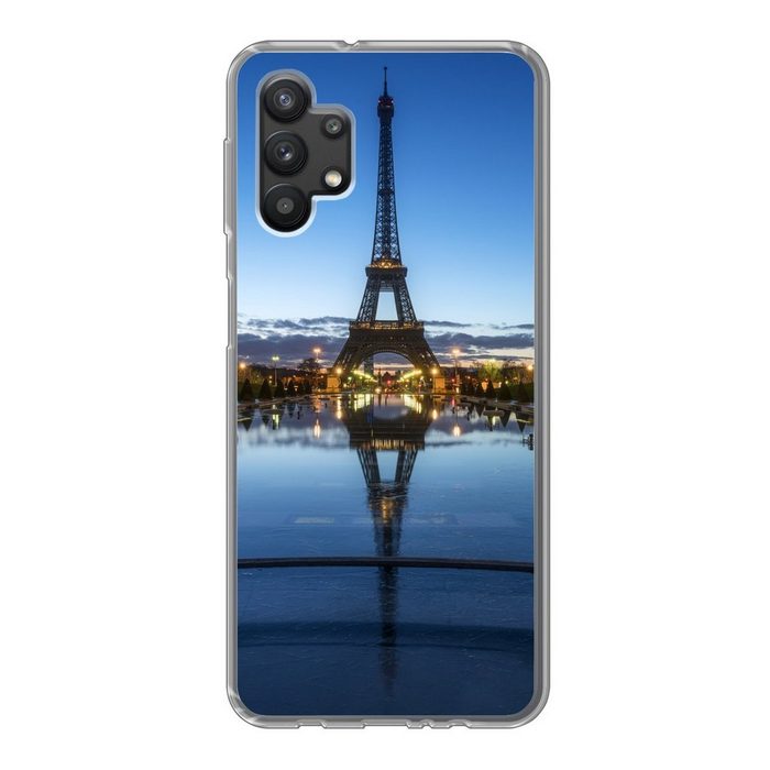 MuchoWow Handyhülle Der Eiffelturm am Abend bei sehr klarem Himmel in Paris Handyhülle Samsung Galaxy A32 5G Smartphone-Bumper Print Handy UK9892