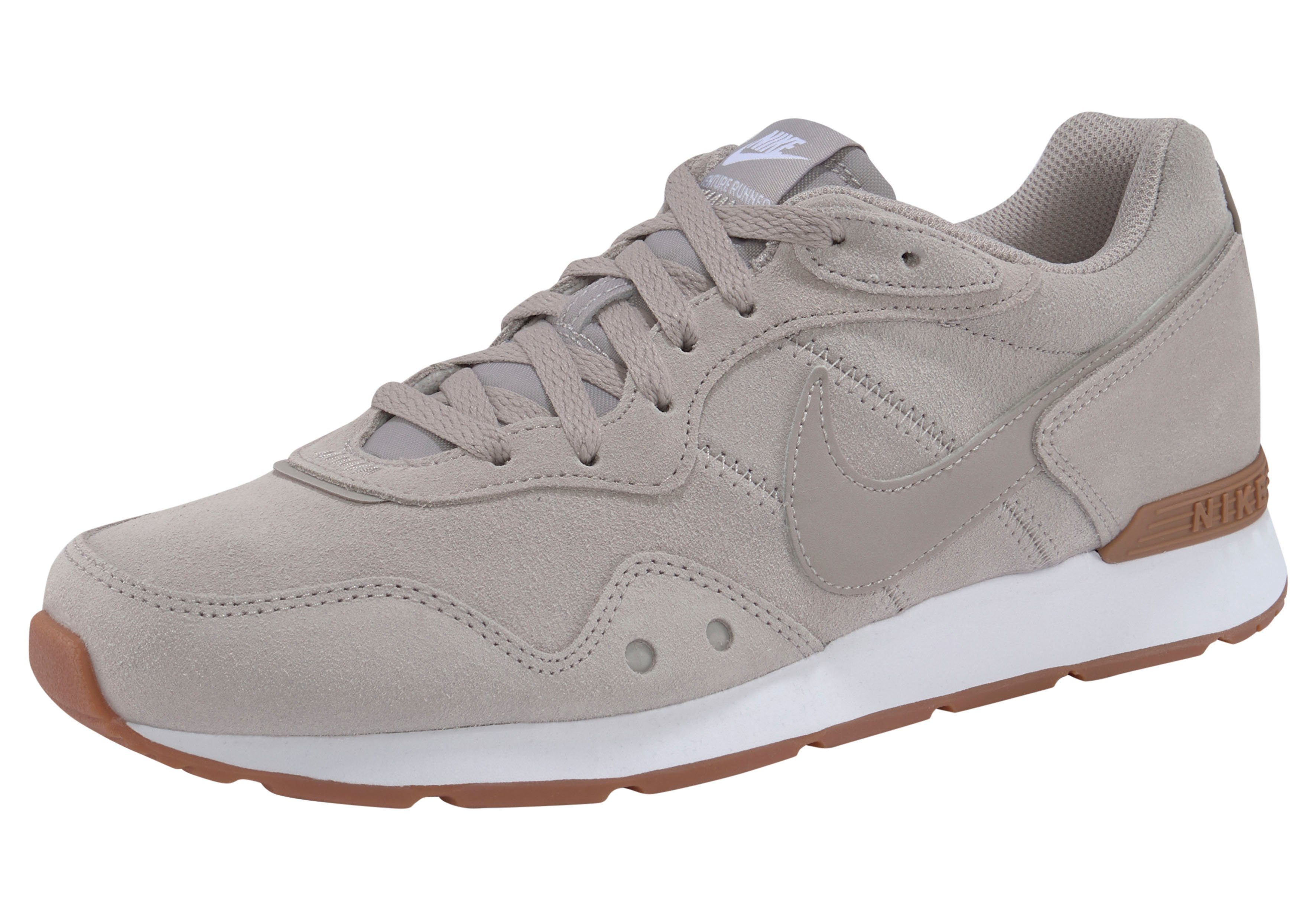 nike venture runner suede
