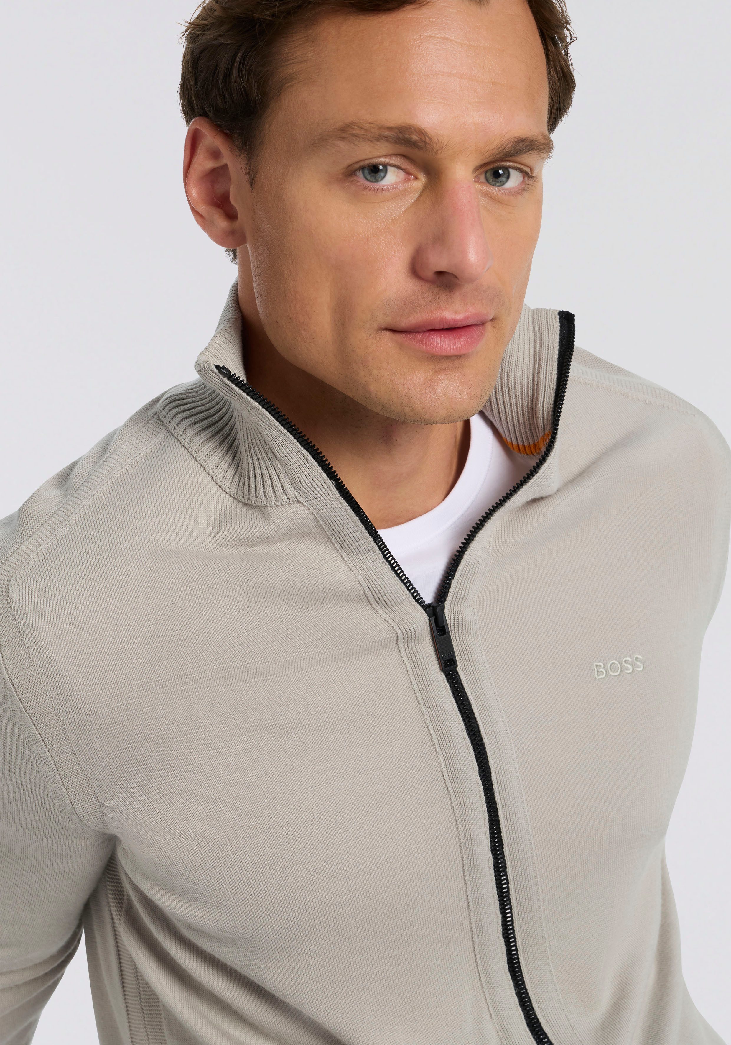 BOSS ORANGE Strickjacke Avac mit Logostickerei auf der Brust