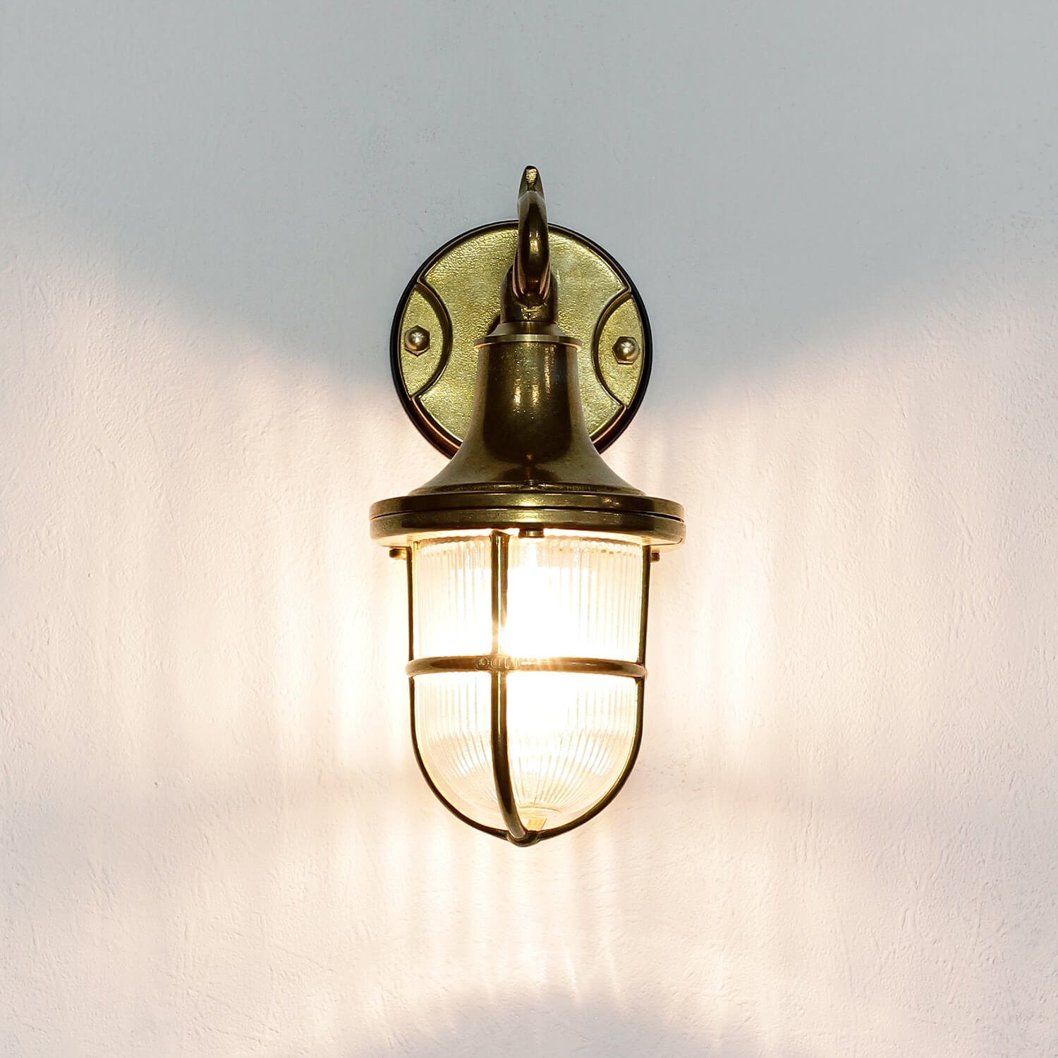 Licht-Erlebnisse Außen-Wandleuchte SANTORIN, ohne Leuchtmittel, Wandlampe Messing echt für außen Rillenglas Premium Lampe
