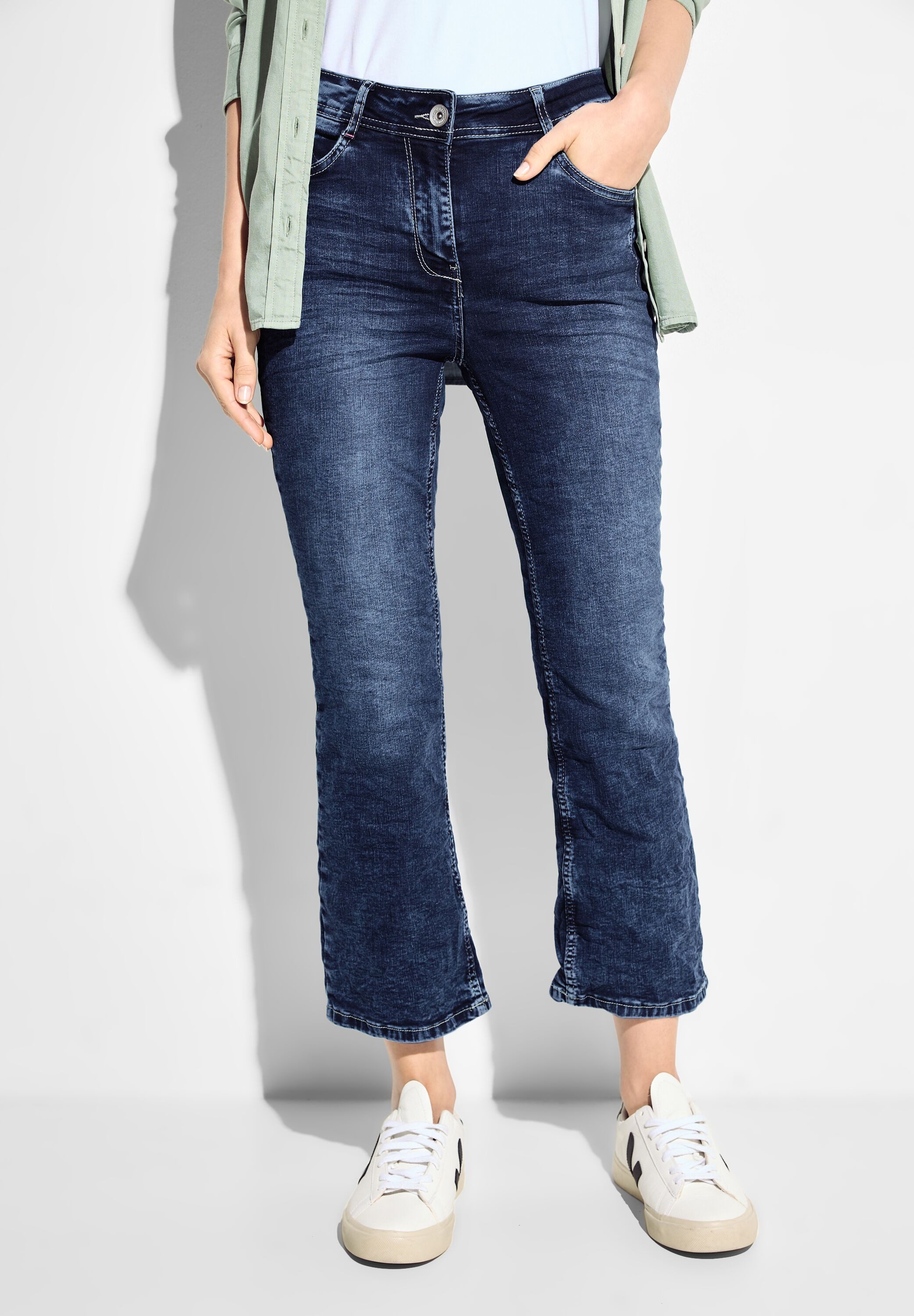 Cecil Bootcut-Jeans in dunkelblauer Waschung