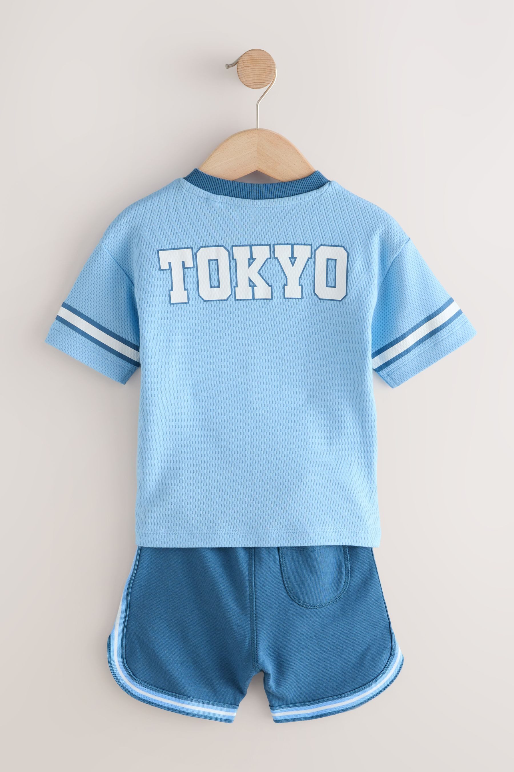 Next Shirt & Hose Varsity-Set mit Kurzarmtop und Shorts (2-tlg) – Bild 2 von 4