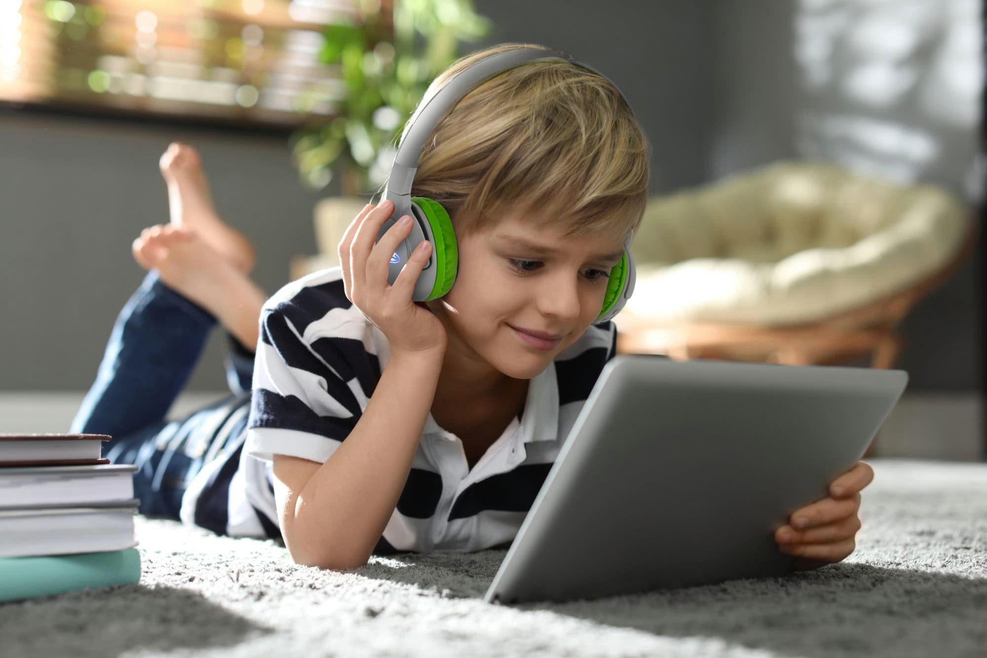 Classic Cantabile Classic Cantabile KKH-20B Kinderkopfhörer Grau Kinder-Kopfhörer (LED-Leuchtfunktion mit Farbverlauf, Bluetooth 5.3, Bluetooth und kabelgebundener Kinderkopfhörer)