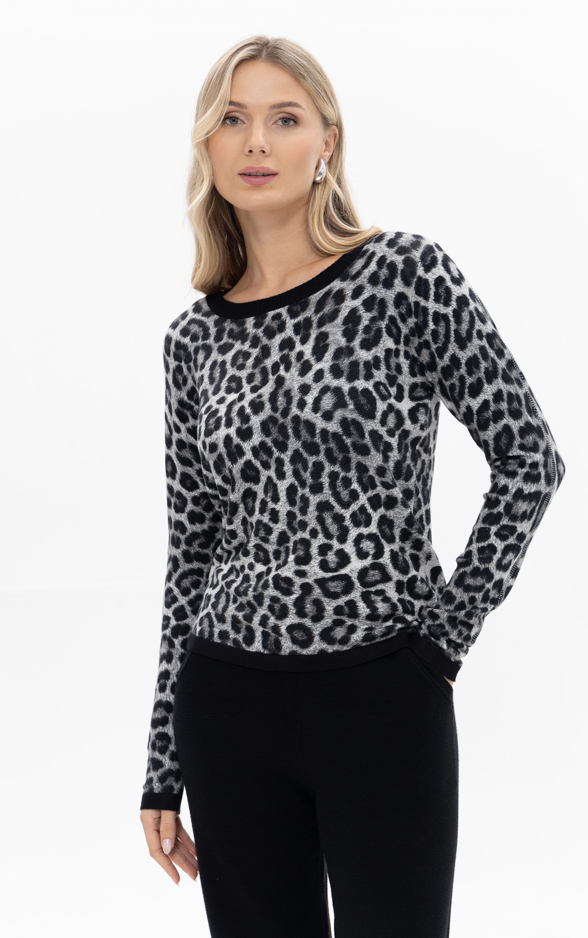 Passioni Rundhalspullover mit Leoprint günstig online kaufen