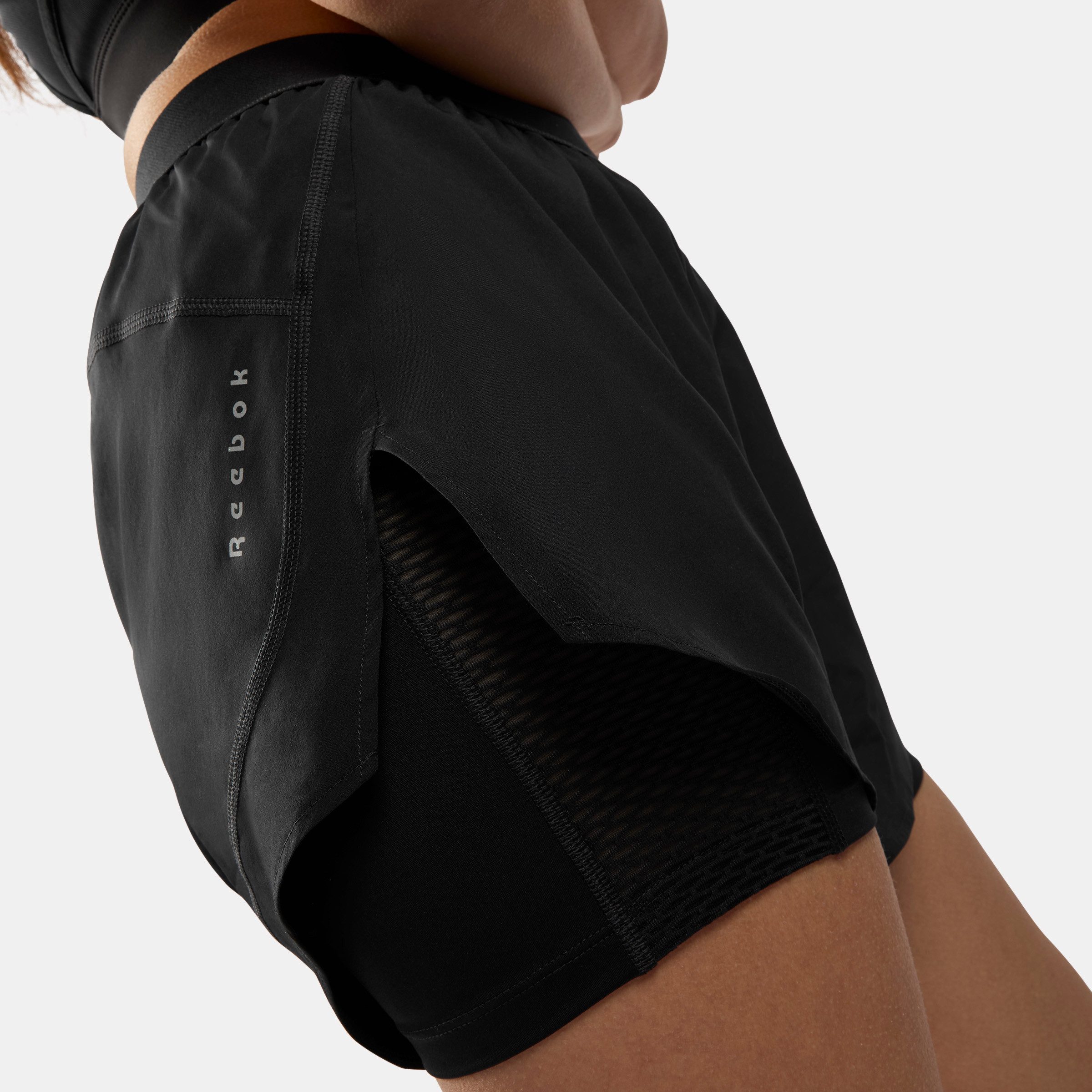 Reebok Laufshorts RUNNING 2 IN 1 SHORT für Laufaktivitäten geeignet, sportlicher Stil