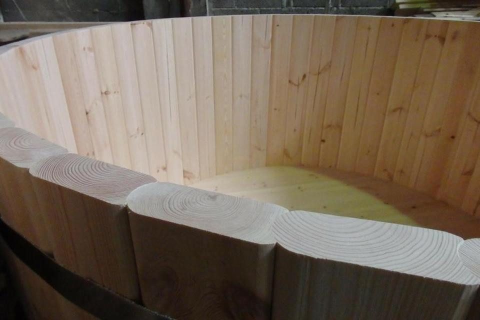 JVmoebel Whirlpool-Badewanne Sprudelbad aus Holz in Braun mit Massagefunktion für Entspannung, Made in Europe