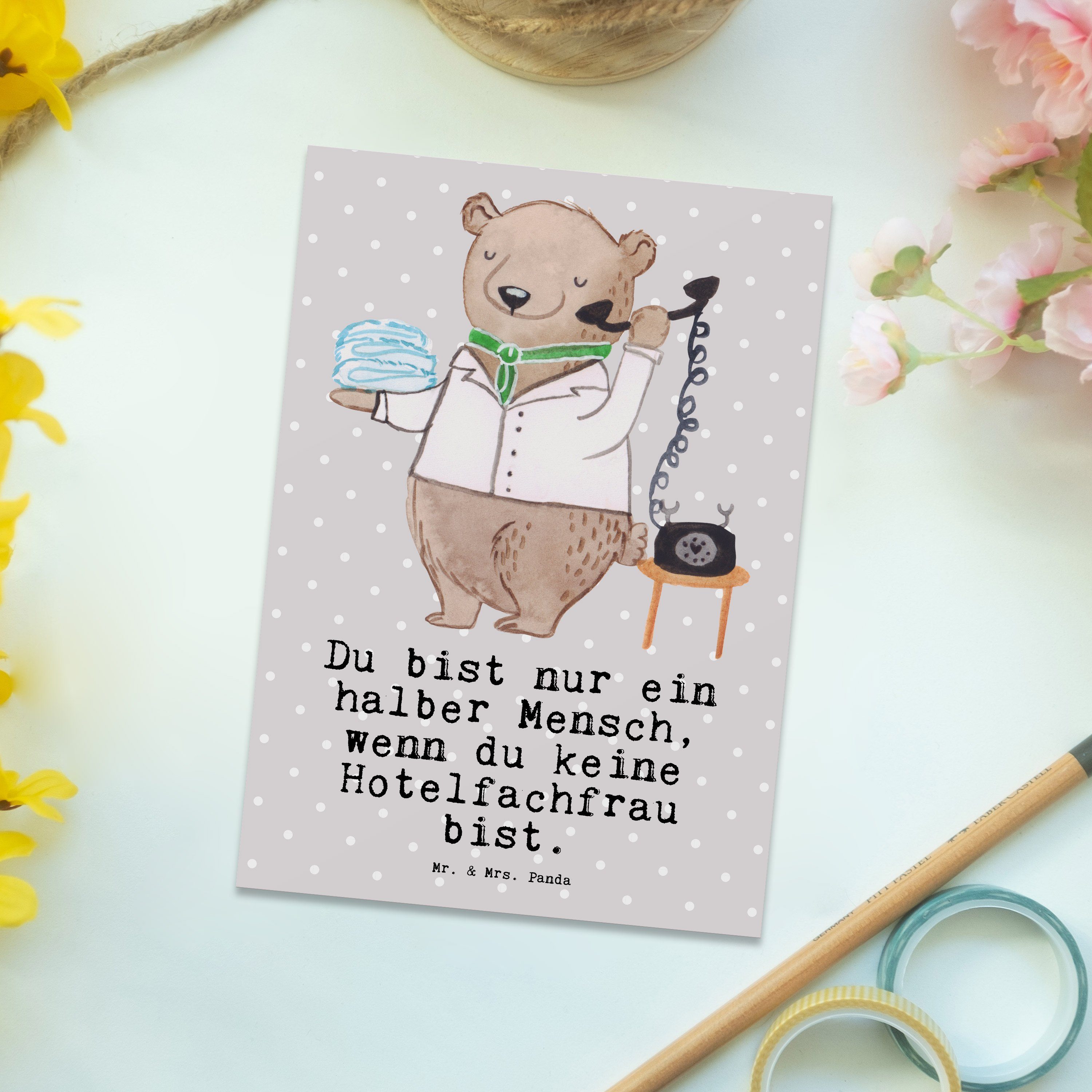 Mr. & Mrs. Panda - Hotelfachfrau Geburtstagskarte, Pastell Grau F Postkarte - Herz mit Geschenk