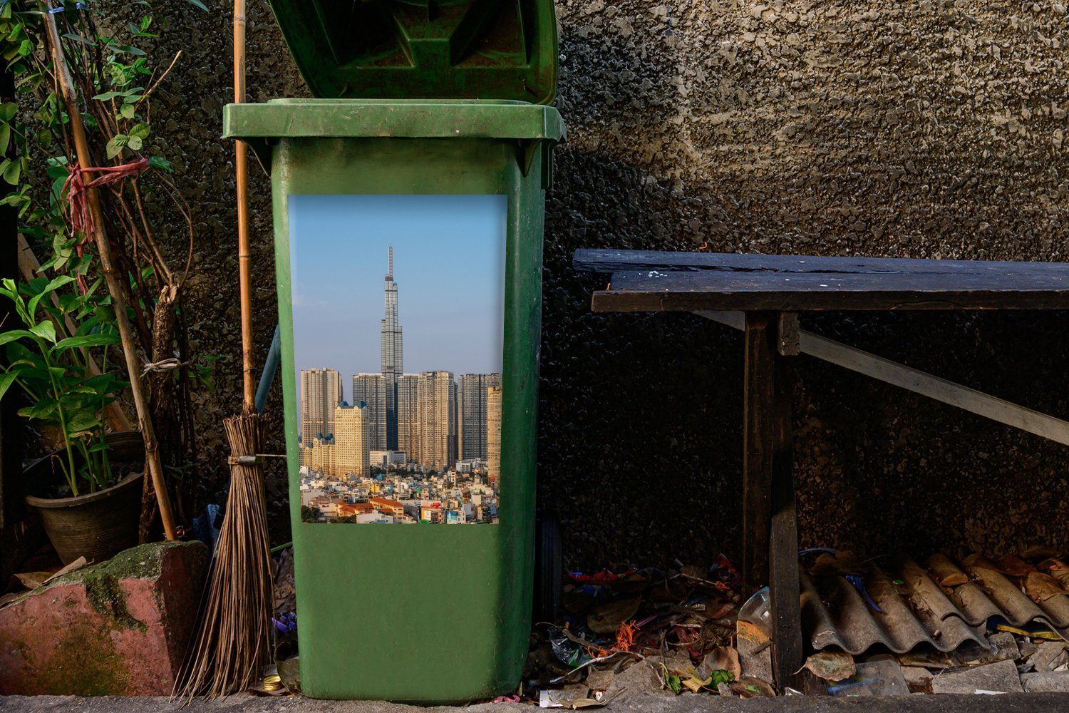 MuchoWow Wandsticker Wahrzeichen 81 hinter Sticker, Wohnblocks (1 St), Mülltonne, Vietnam von Container, den Mülleimer-aufkleber, Abfalbehälter
