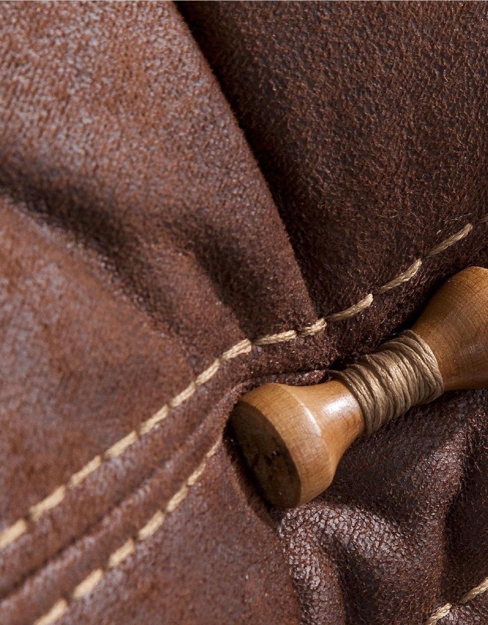 JVmoebel Ohrensessel Bequemer Sessel im Wildleder-Look mit Holzfüßen in Braun (Packung, 1-St., Bequemer Ohrensessel im Wildleder-Look), Made in Europa