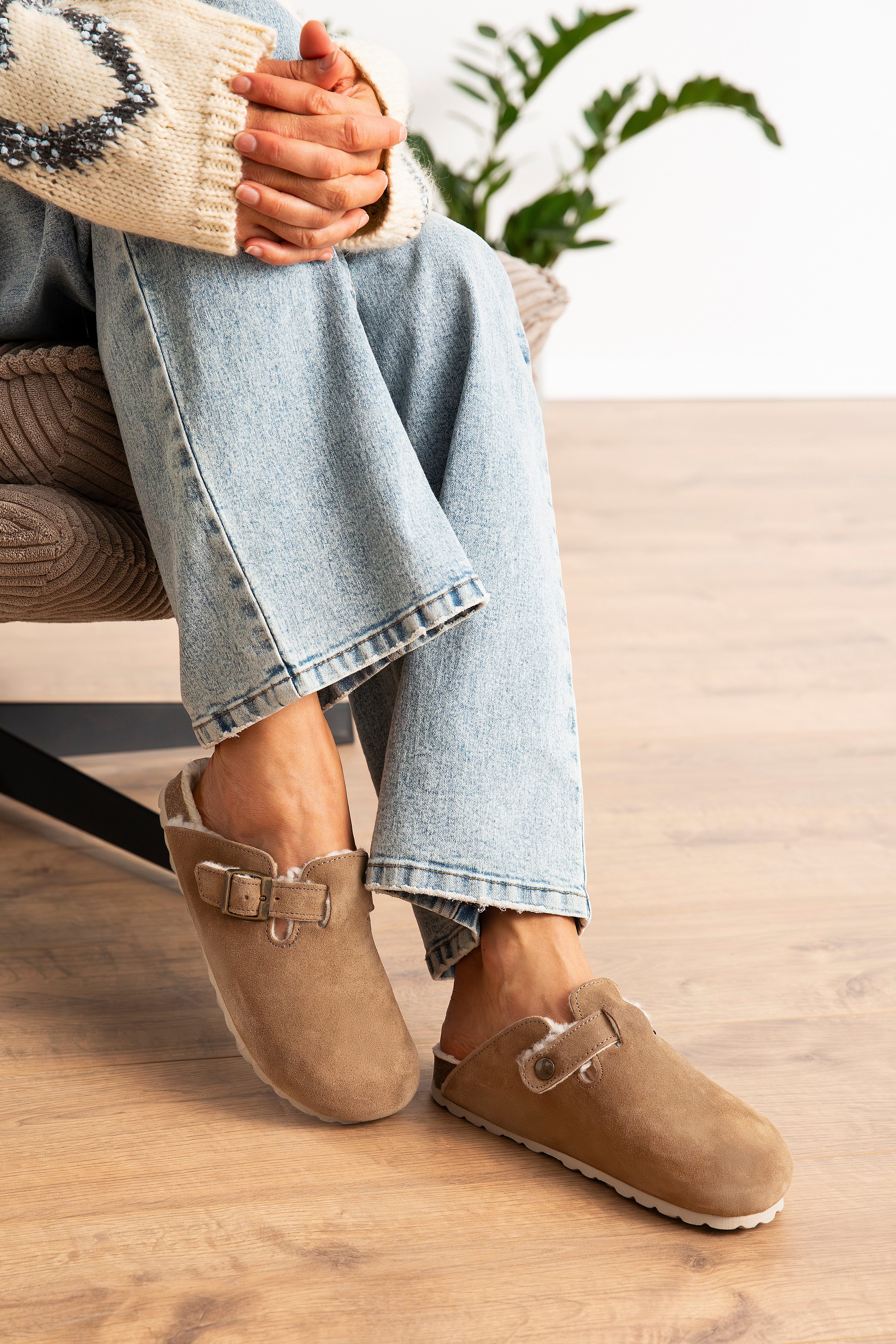 Aniston SHOES Esc Clog, Hausschuh, Schlappen, Homeslipper mit Warmfutter