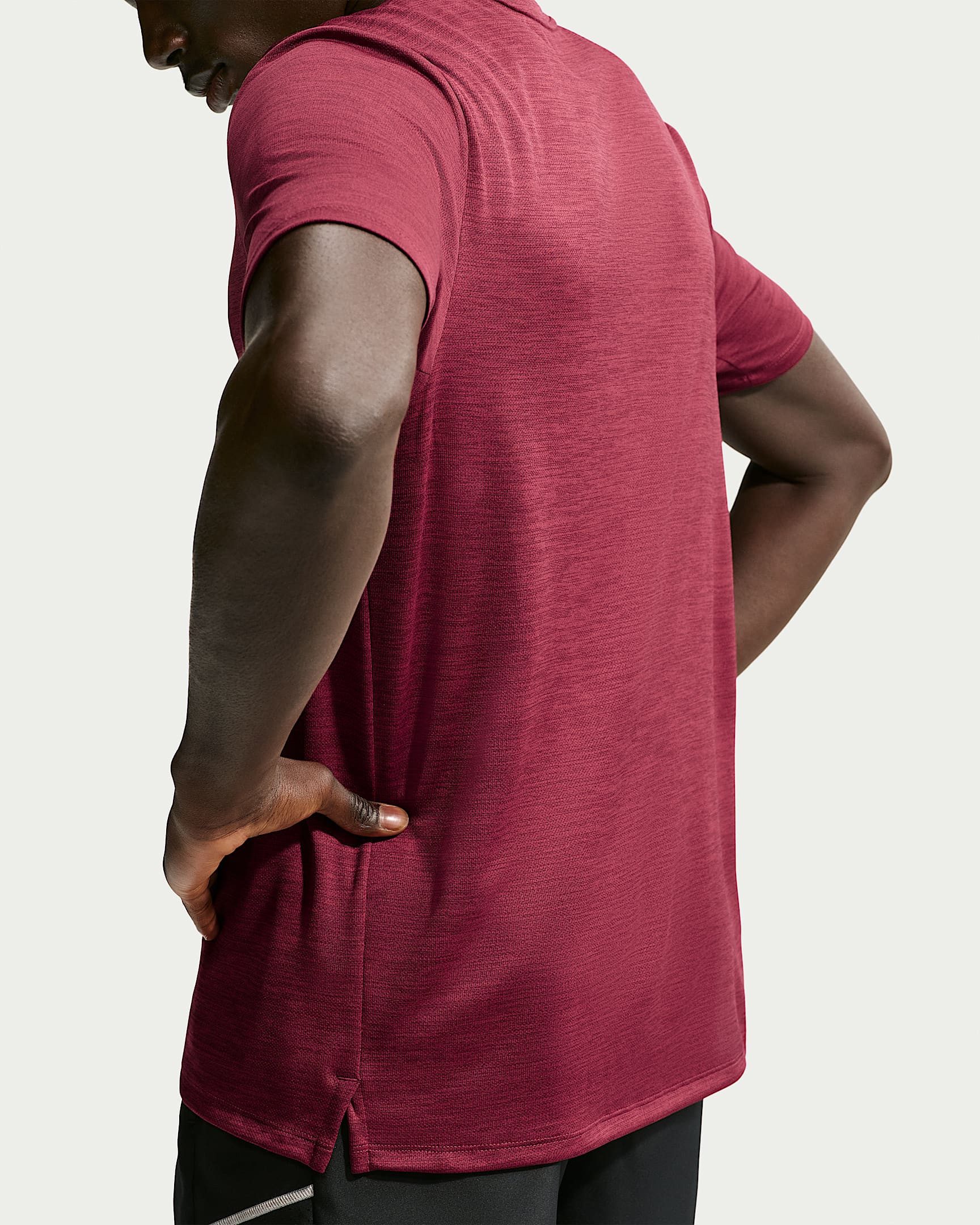 Nike Laufshirt M NK DF UV MILER SS mit reflektierenden Details, schnell trocknend, atmungsaktiv