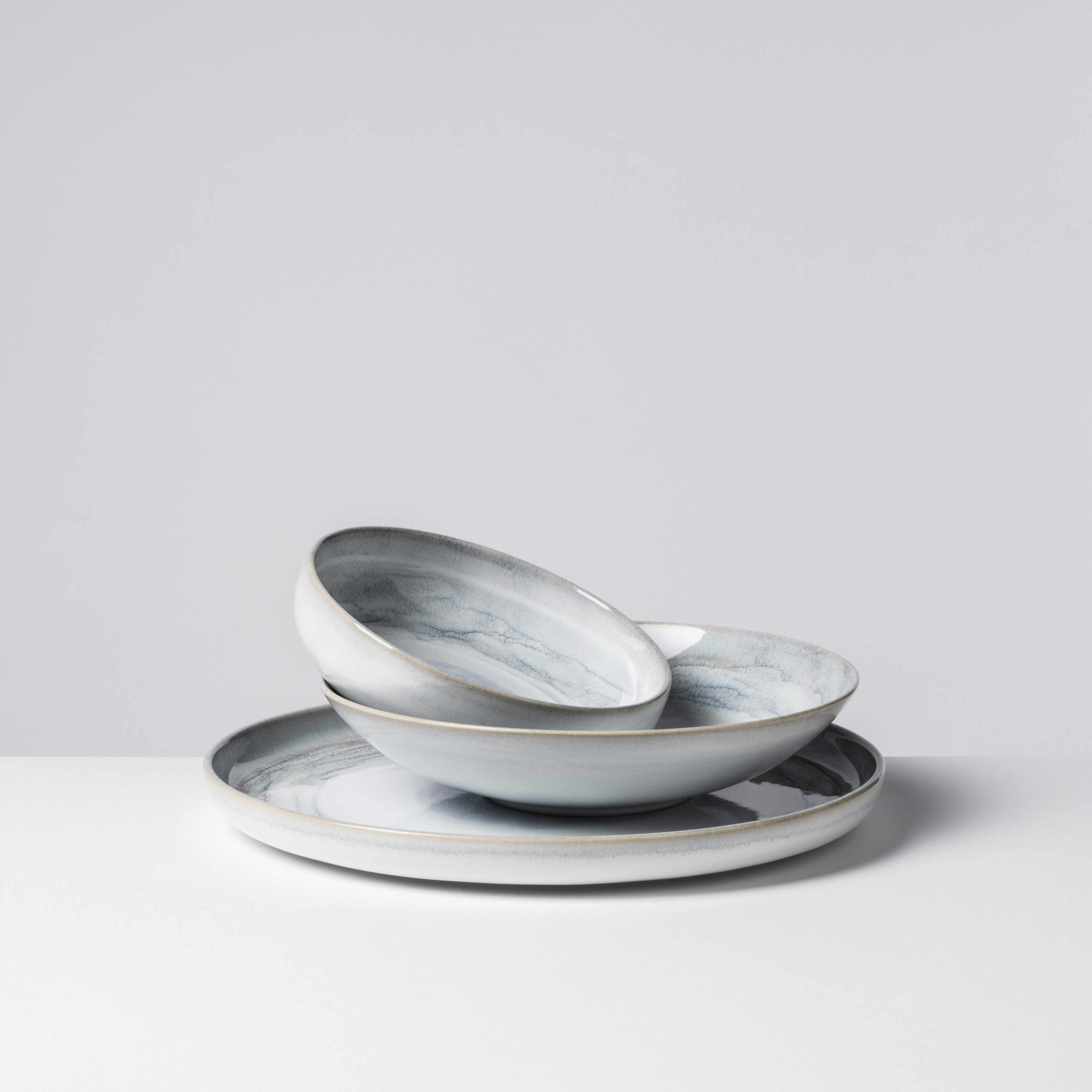 Gipfelstück Tafelservice Teller Set, Geschirr-Set, Service Tiefer See (12-tlg), 4 Personen, Steinzeug, Scandi-Style, jedes Stück ein Unikat, 12 Teile, für 4 Personen