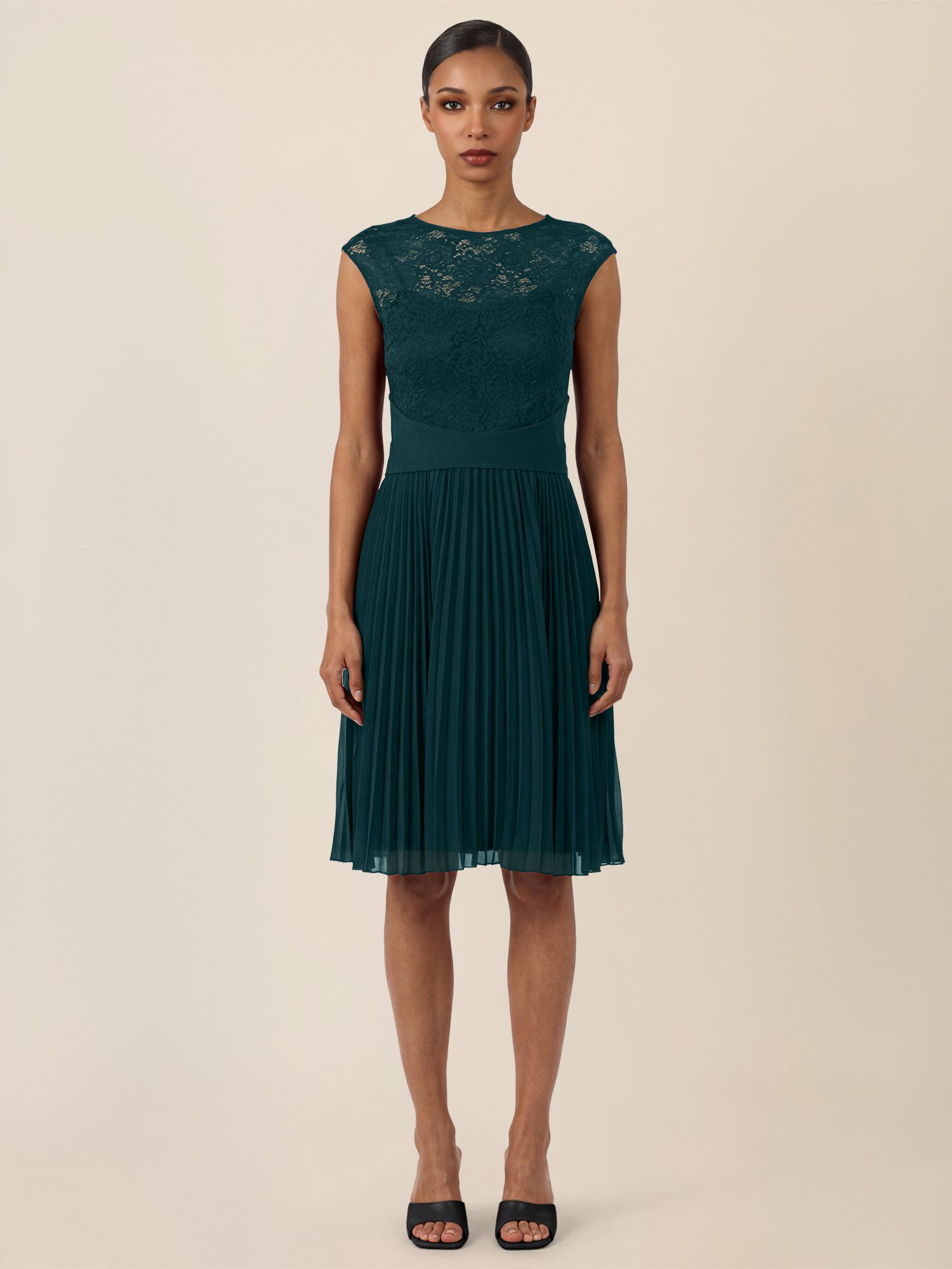 Apart Cocktailkleid mit Plisseerock