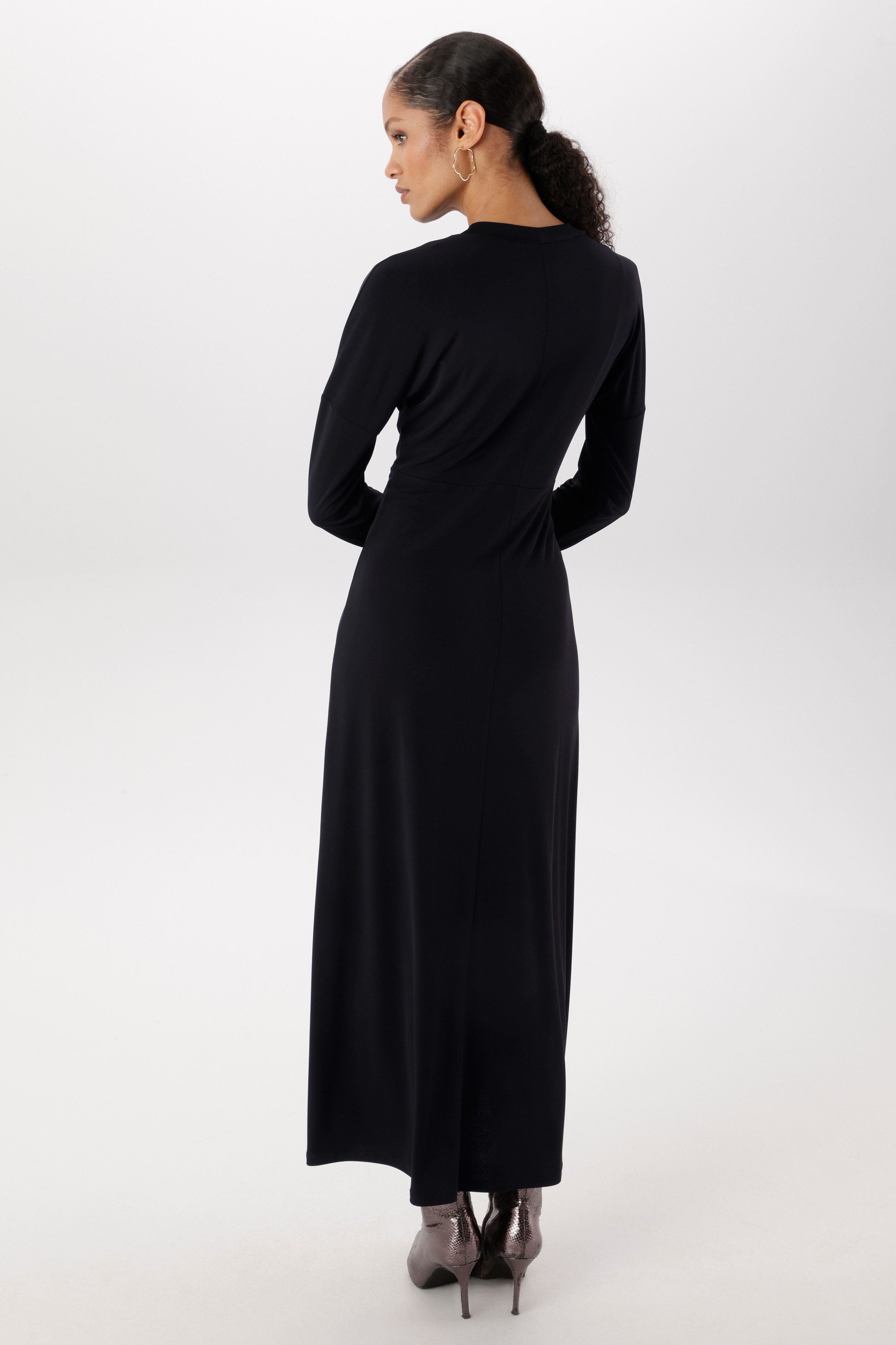 Aniston SELECTED Maxikleid schmeichelnde Raffung mit dekorativer Brosche - NEUE KOLLEKTION
