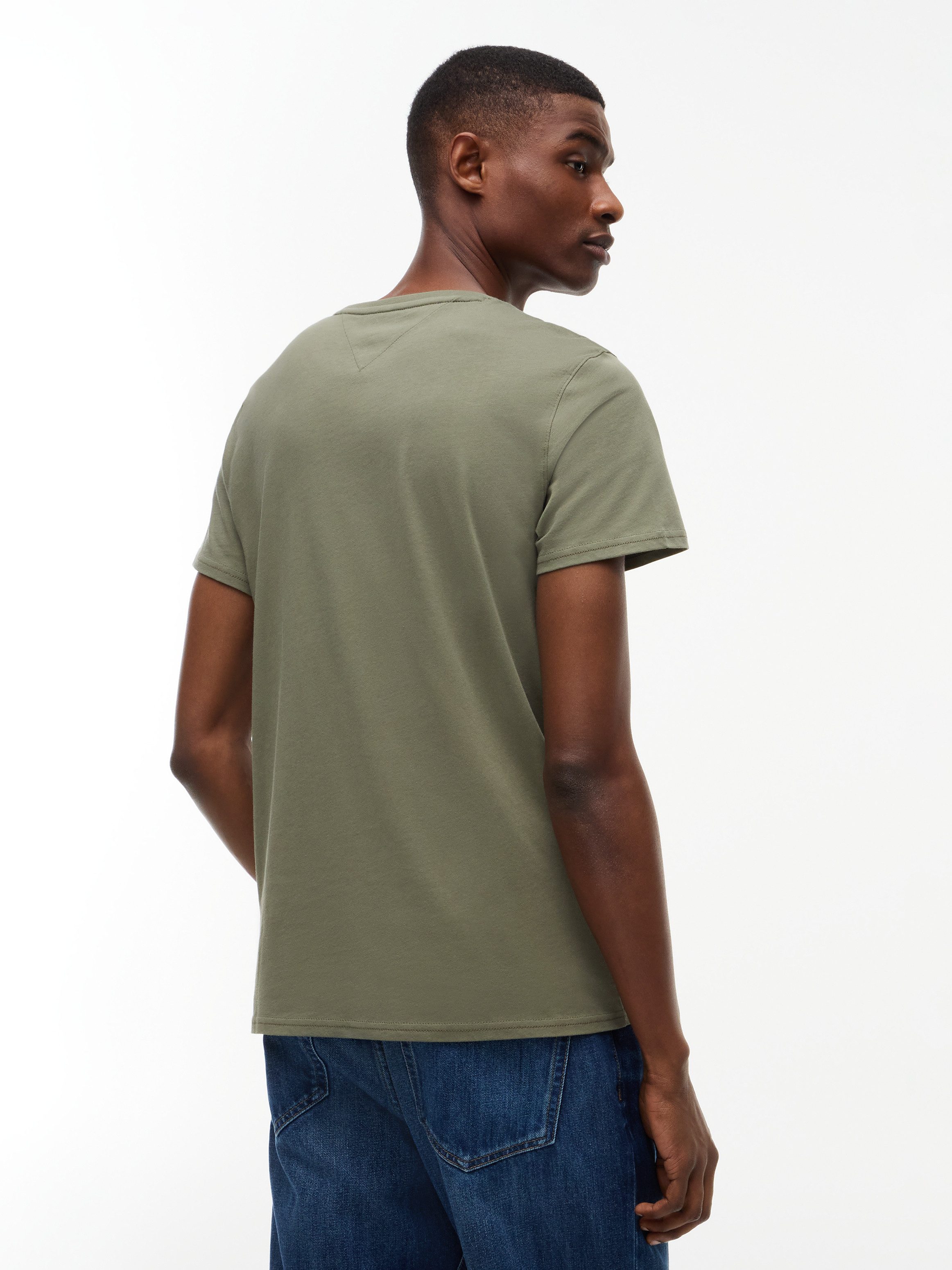 Tommy Jeans T-Shirt TJM ESSENTIAL SOLID mit Rundhalsausschnitt und dezenter Logo-Flag