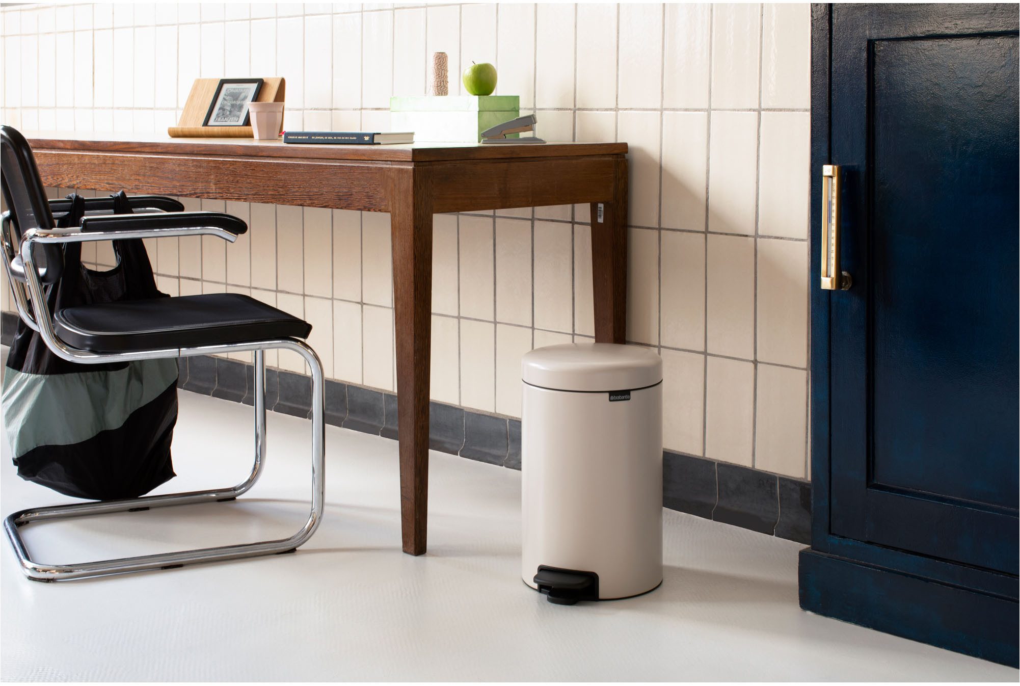 Brabantia Mülleimer NewIcon Treteimer, 12L, sanft schließender Deckel, mit leichter Pedalbedienung