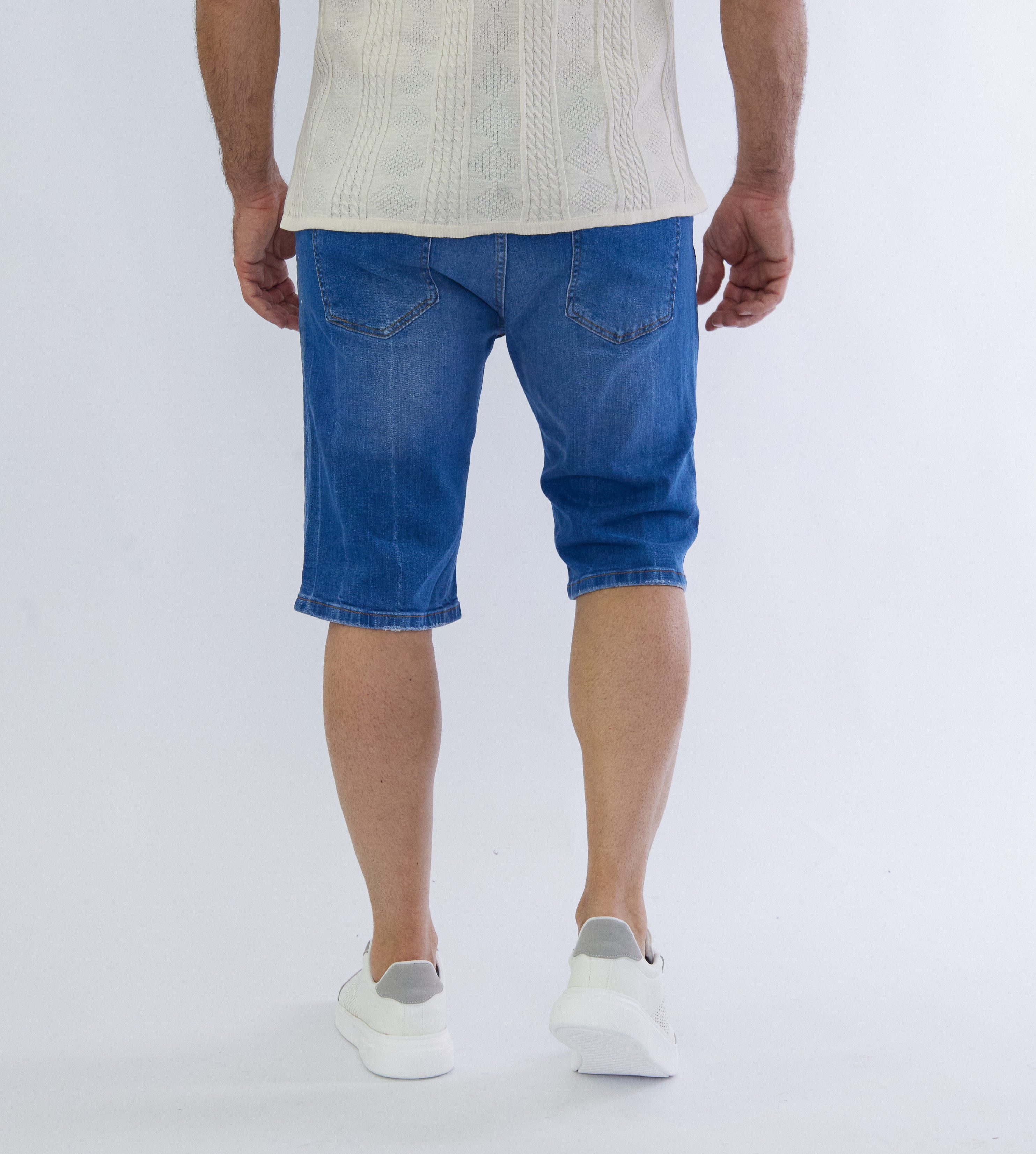 Denim House Jeansshorts Jeanscapri im mit heller Waschung und Coolem Print Hellblau 31