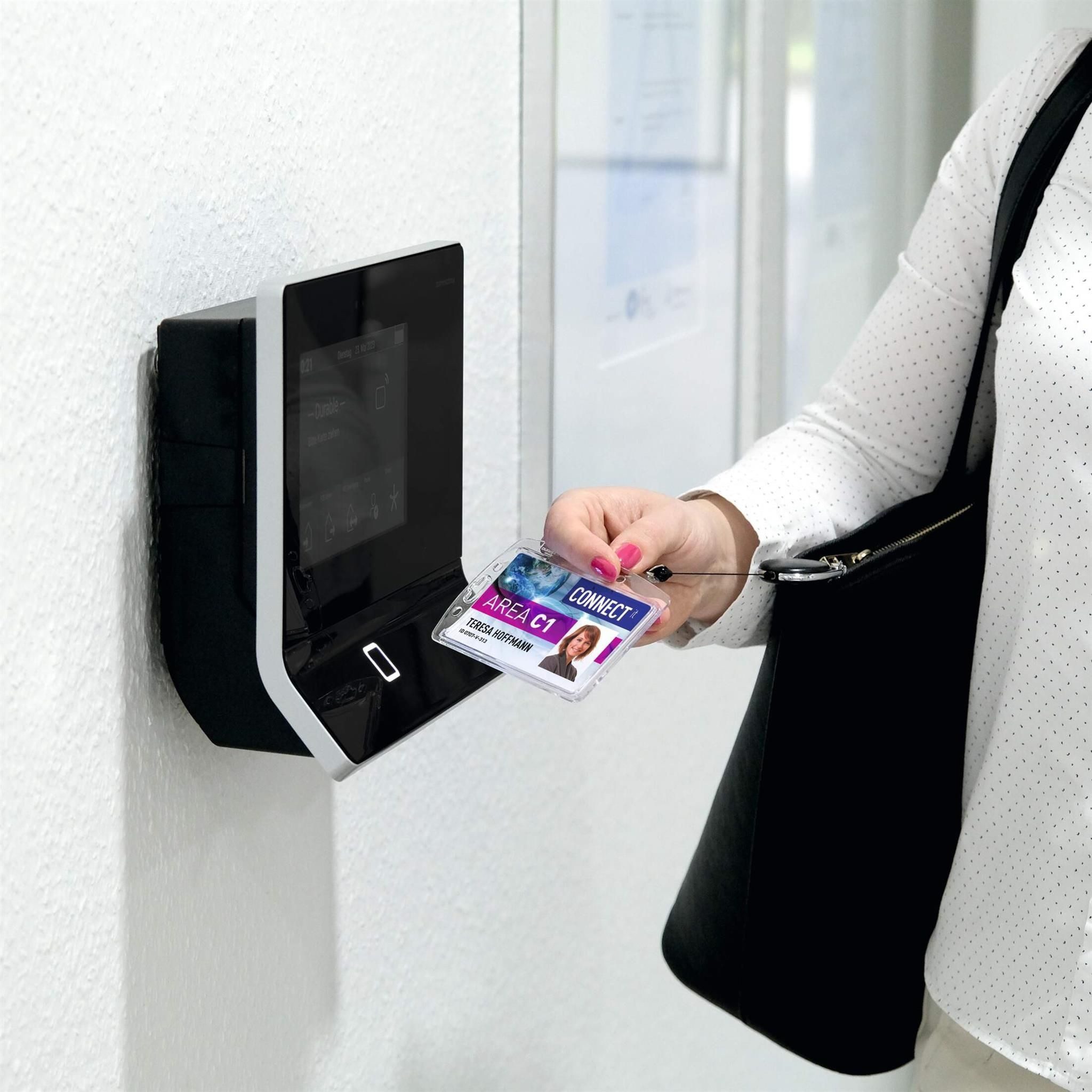 DURABLE Etikett Durable Namensschild 54x85mm 10St tr Hartboxwie 8005 ohne Clip