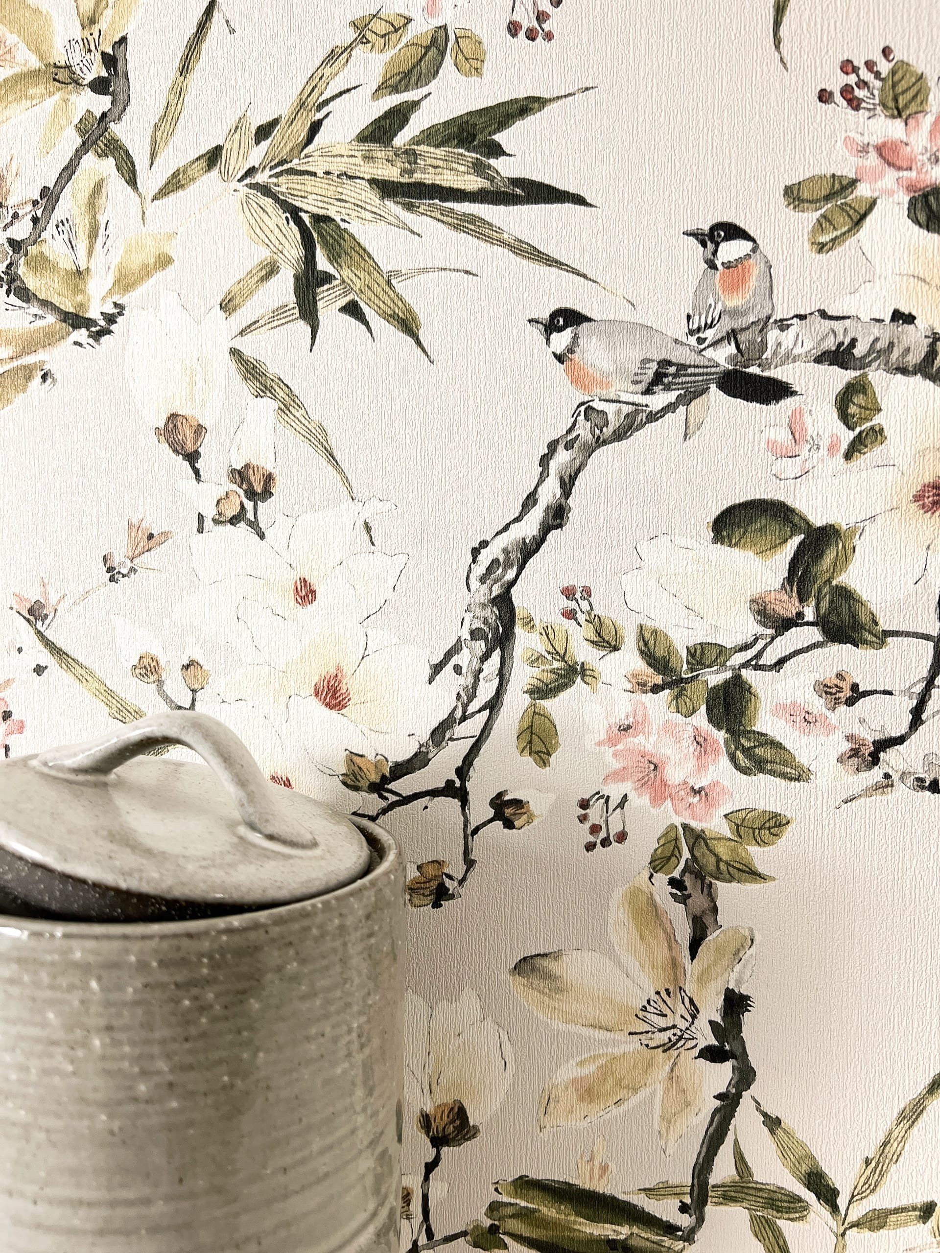 Newroom Vliestapete Loren Beige Tapete Mustertapete Magnolien, Äste, Vögel, strukturiert, Blumentapete