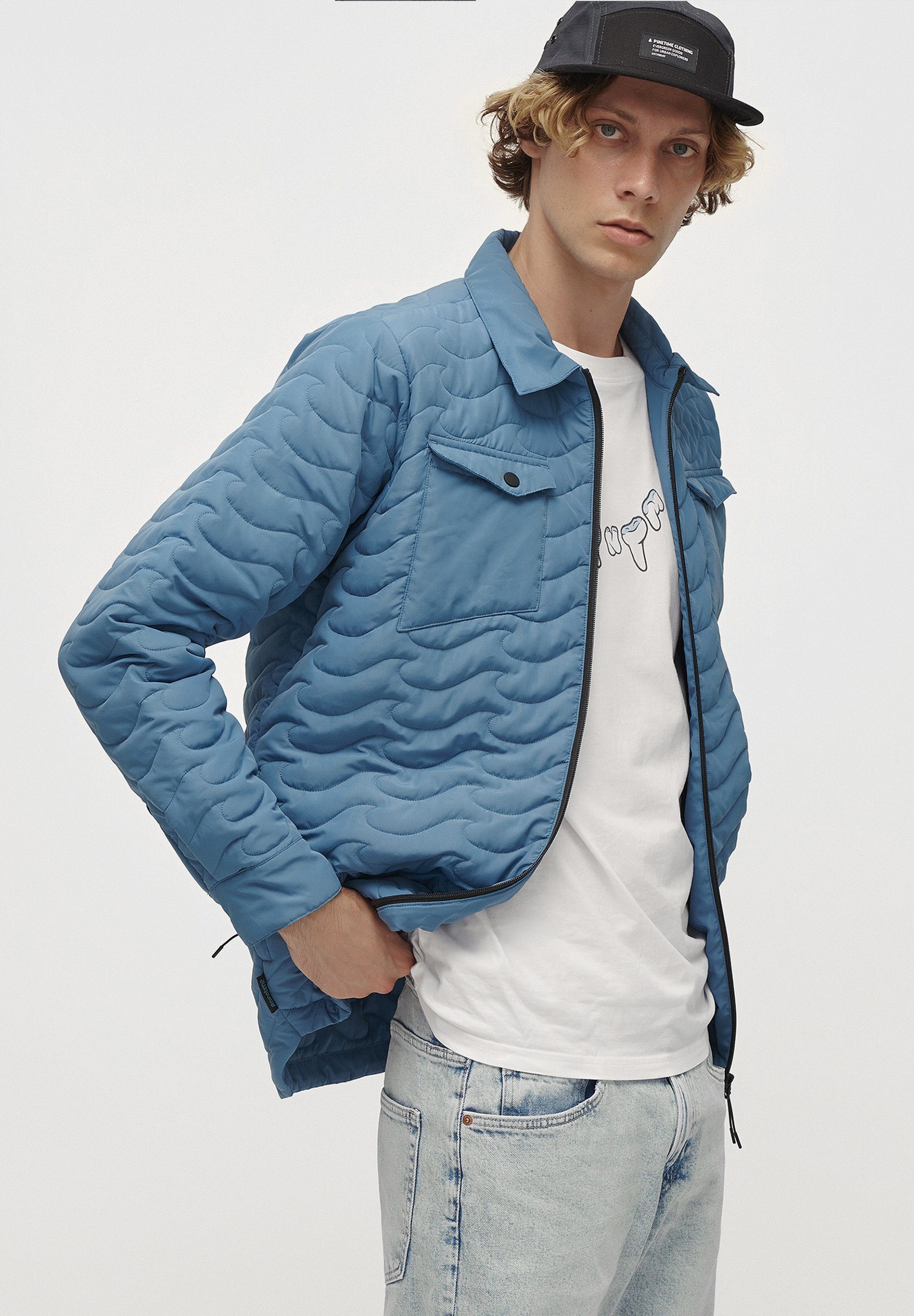 Pinetime Clothing Steppjacke New Wave Insulated Jacket Mit unserer isolierten Hemdjacke sind Sie stilvoll und warm gekleidet. bluestone