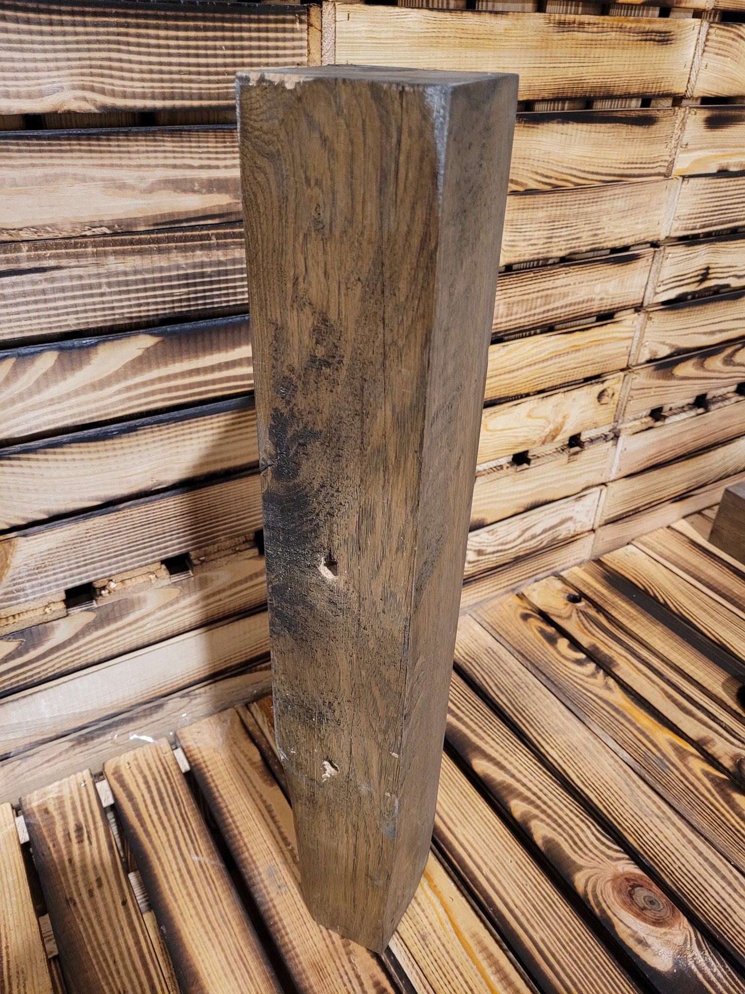Kistenkolli Altes Land Allzweckkiste Holzbohle Eiche dunkel gebeizt (gebraucht massiv) mit Gebrauchspuren