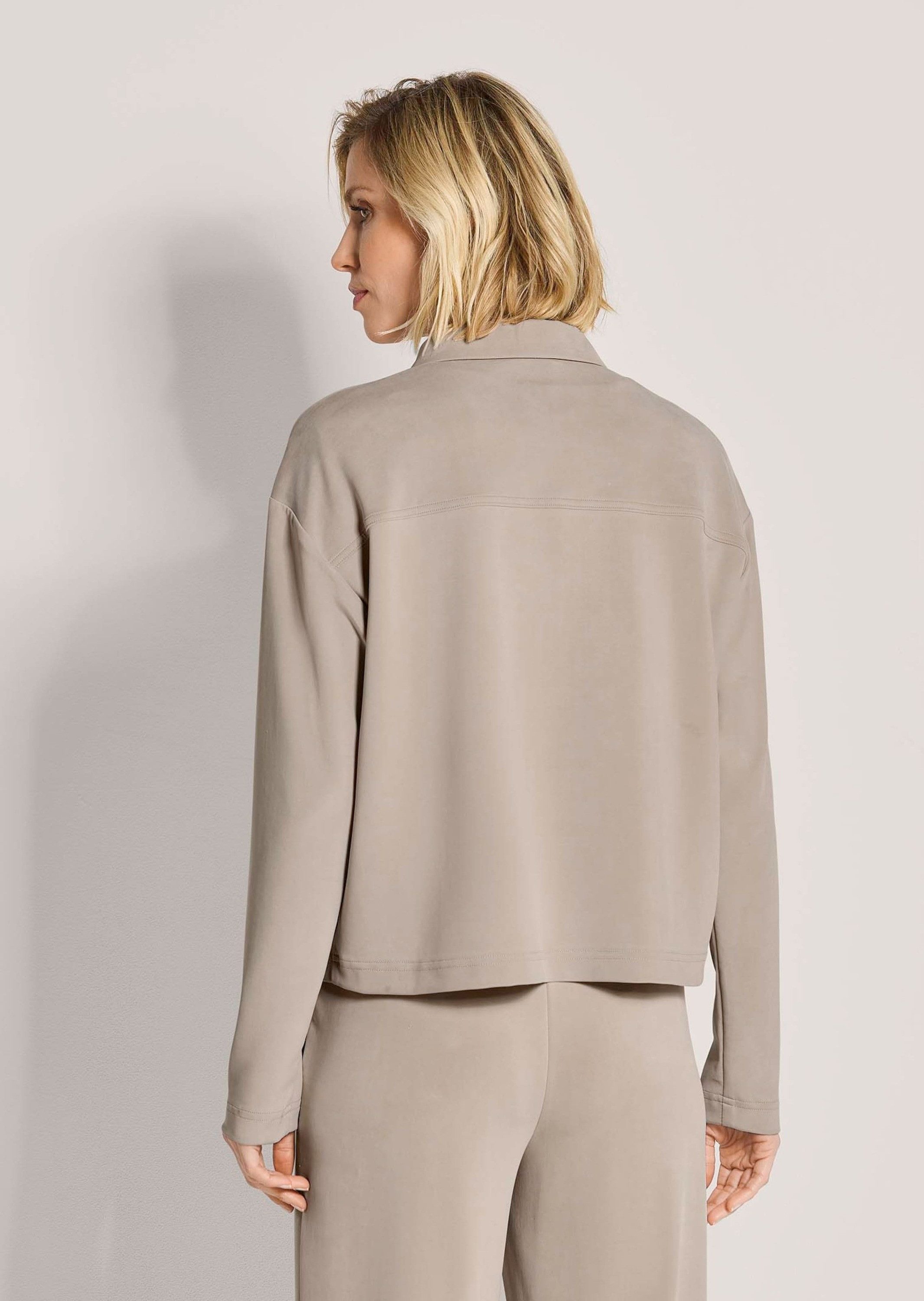 MADELEINE Hemdbluse Oversize-Hemdbluse mit Brusttaschen Hemdkragen, Knopfleiste & Rückenpasse