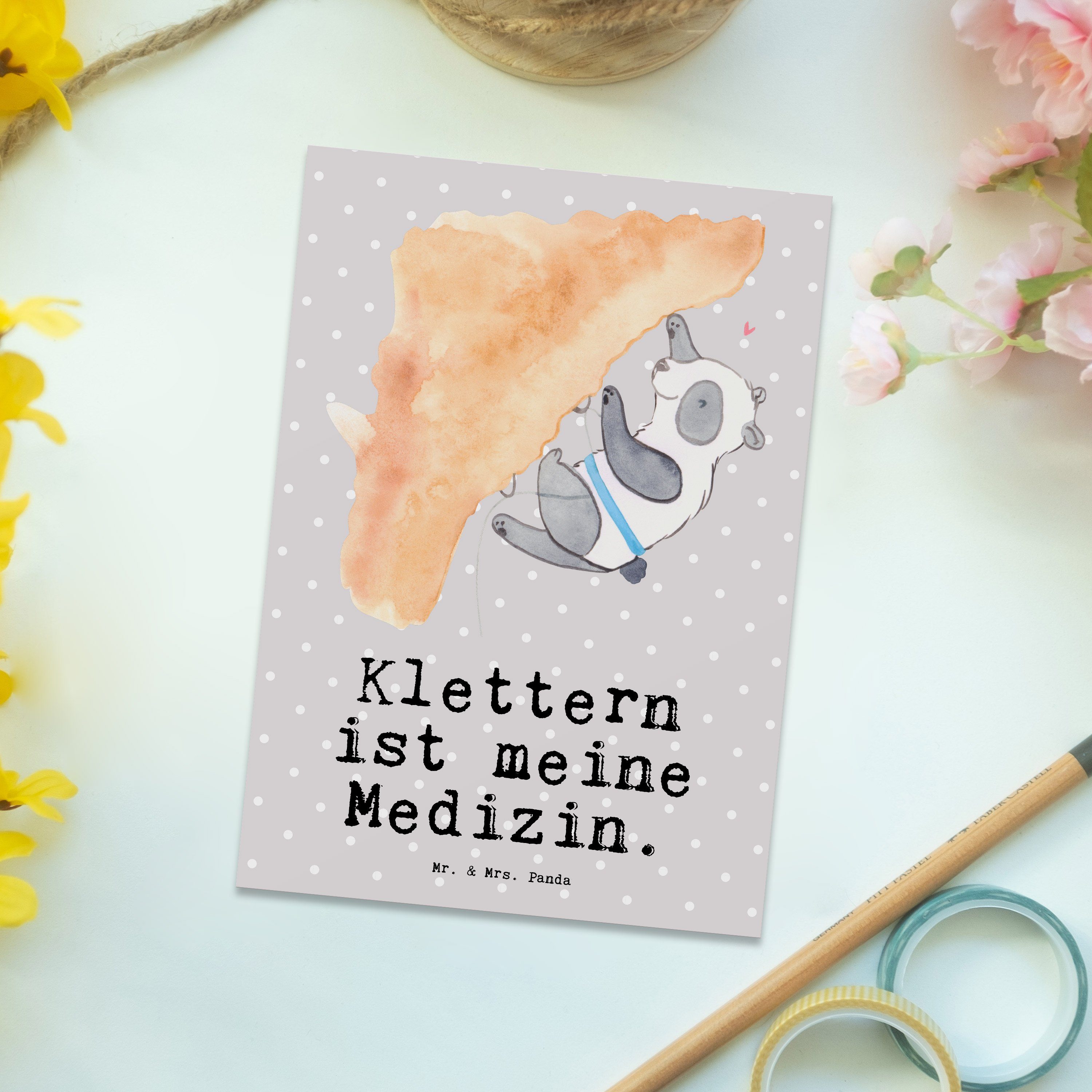 Sport, & Postkarte Mrs. Mr. Ansichtskart Panda Medizin Grau - Pastell Klettern - Geschenk, Panda