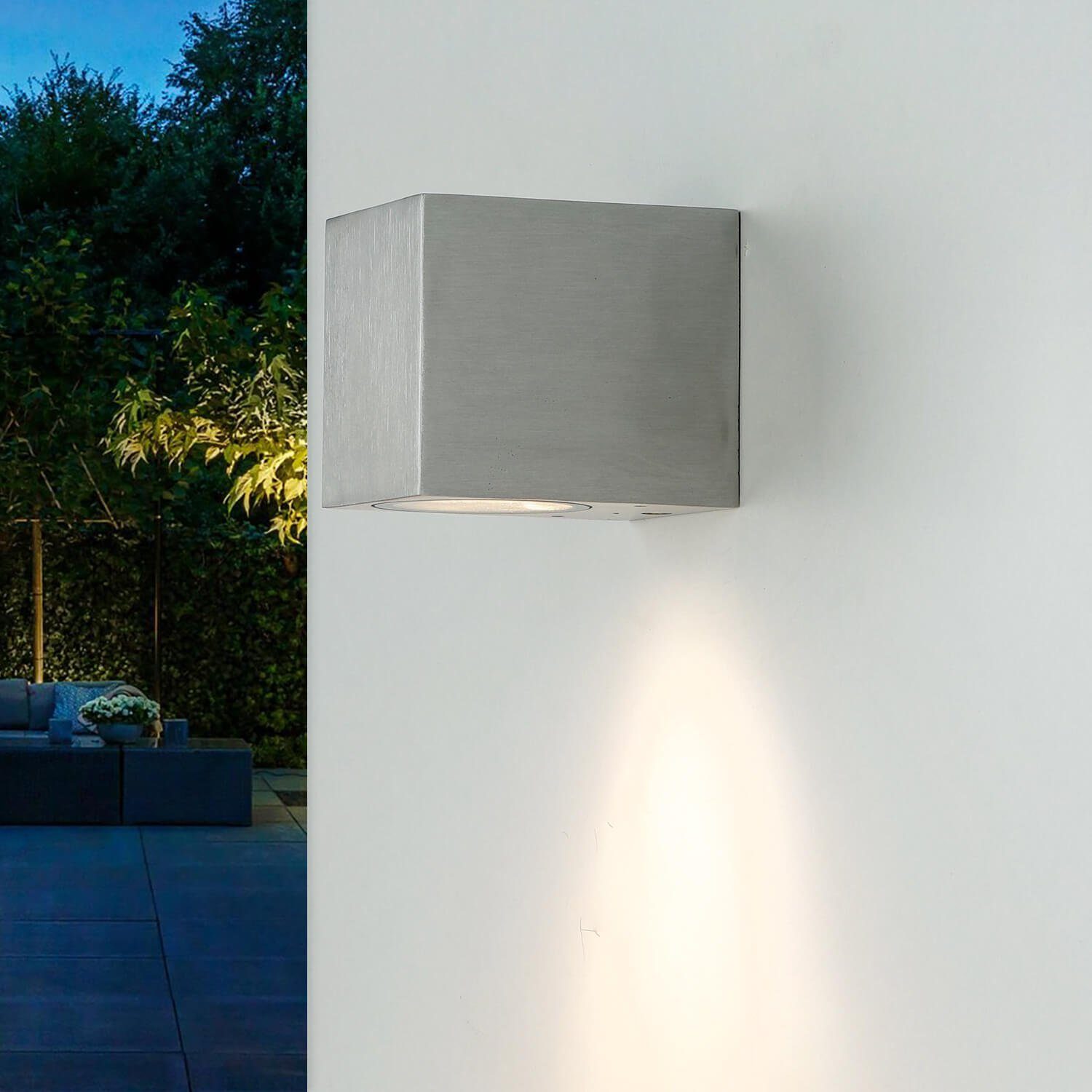 Licht-Erlebnisse Außen-Wandleuchte AALBORG, ohne Leuchtmittel, Außenleuchte Wand Terrasse Garten IP44 Silber GU10 Aluminium Modern
