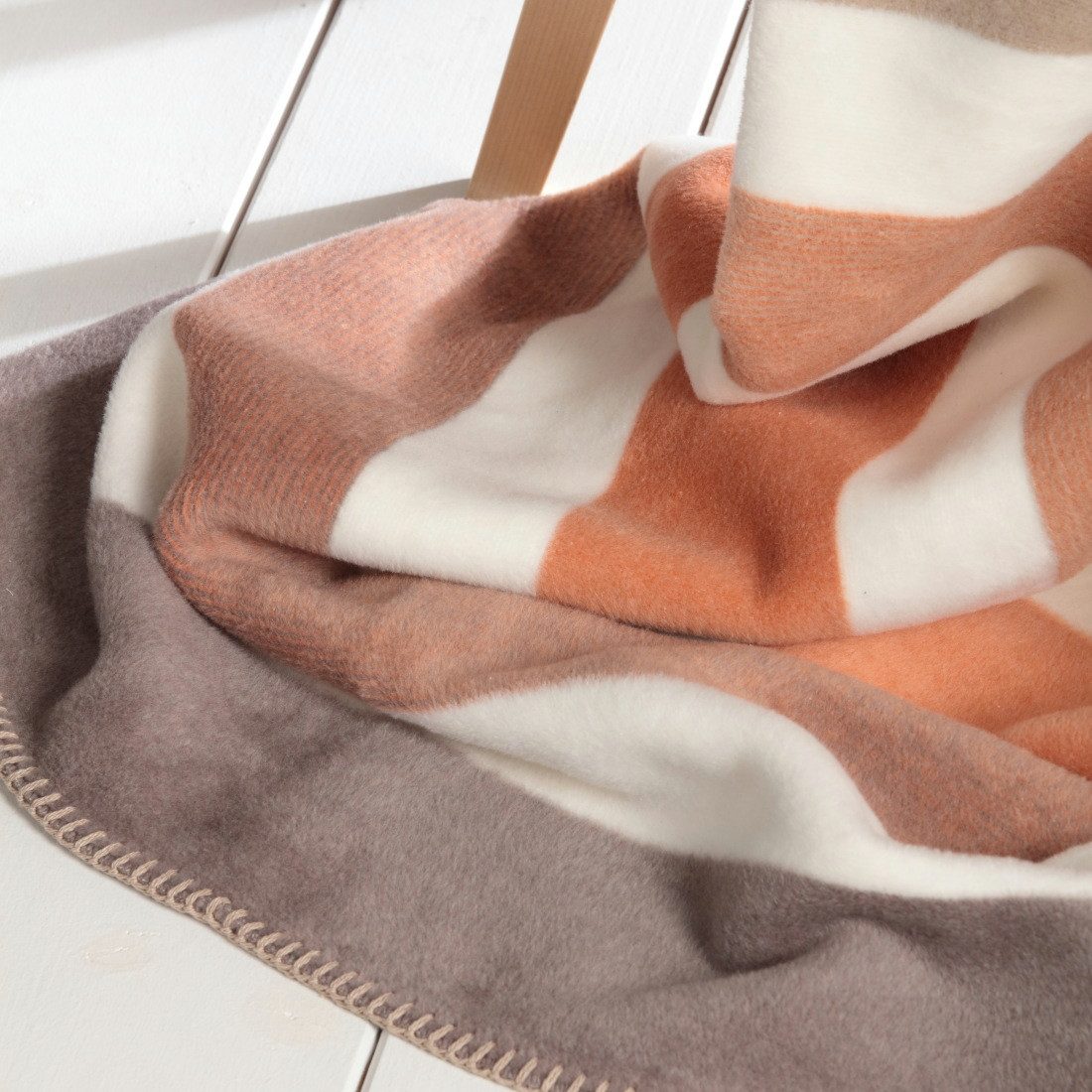Wohndecke Natural Horizon, gestreifte Kuscheldecke in 150x200 cm, Biederlack, Made in Germany
