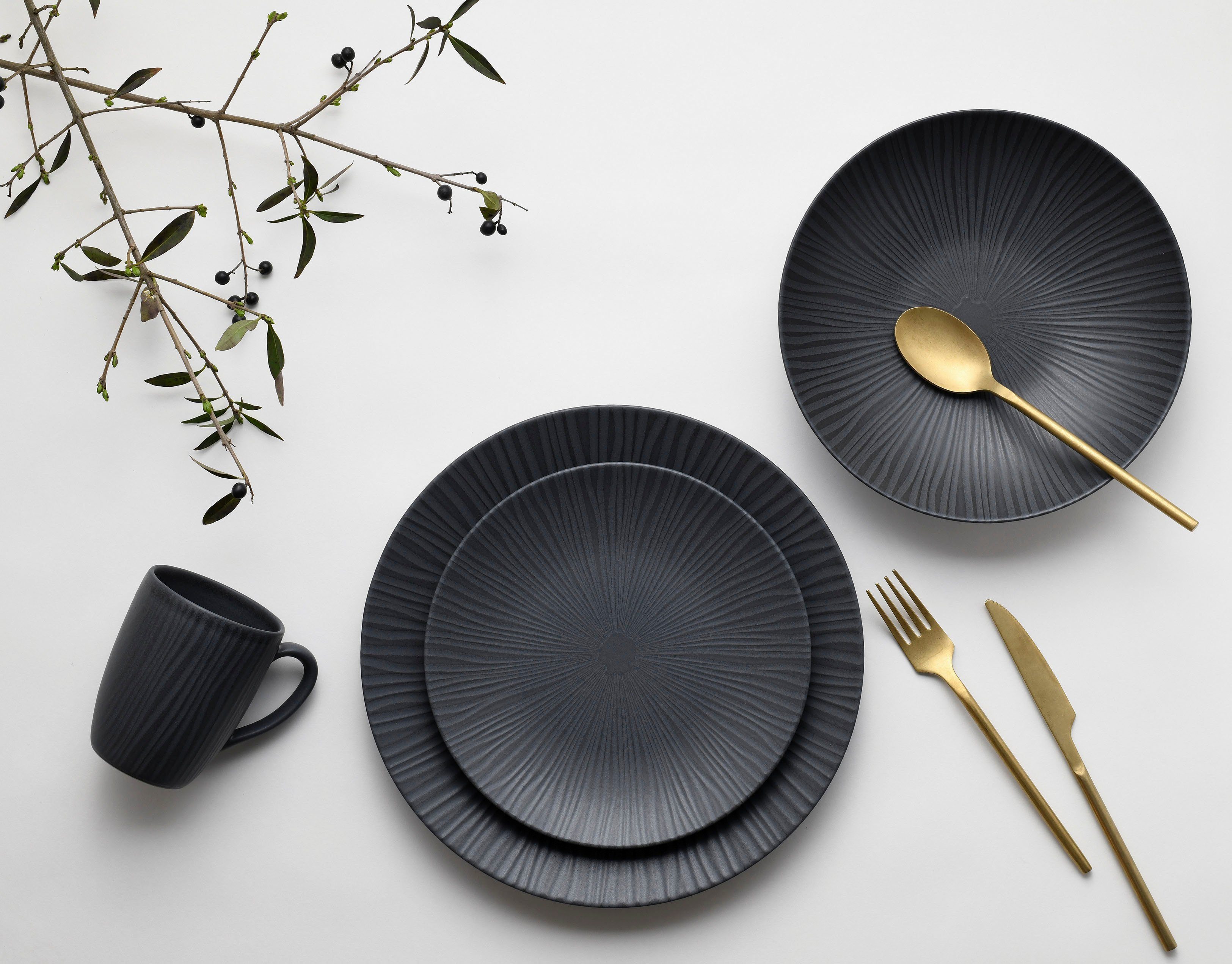 CreaTable Kombiservice Geschirr-Set Vesuvio (16-tlg), 4 Personen, Steinzeug, Service, schwarz, erhabenenes Relief, 16 Teile, für 4 Personen