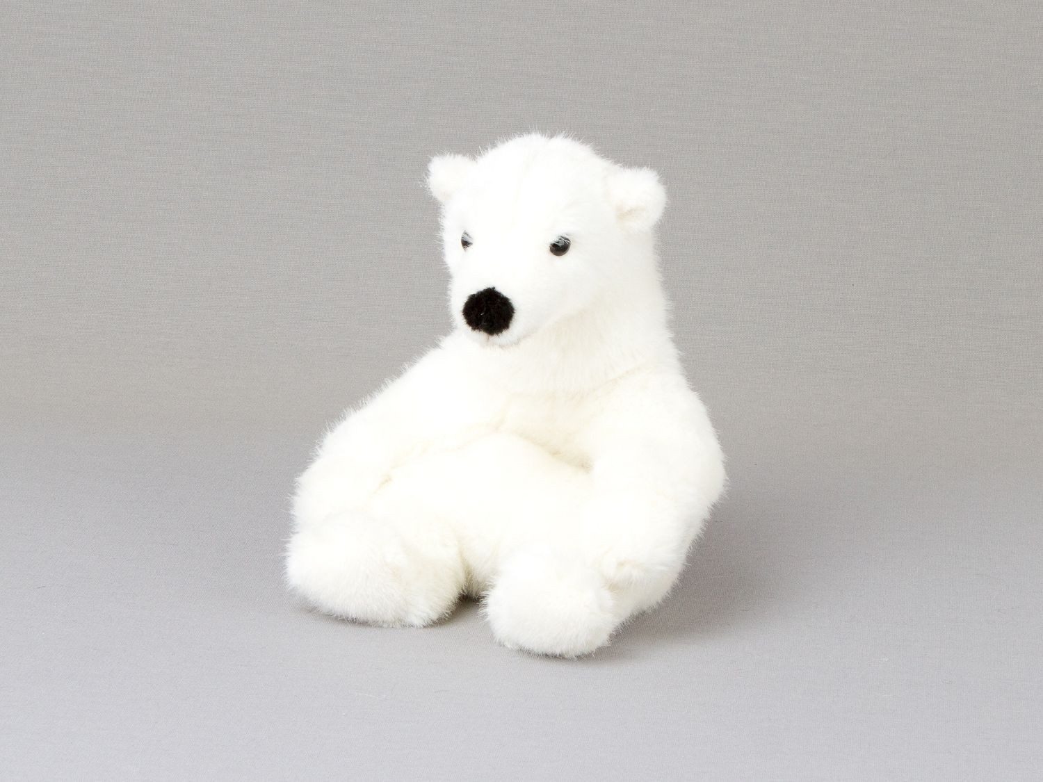Kösen Kuscheltier Eisbär Linn sitzend 31 cm weiß Plüschtier Stoffeisbär