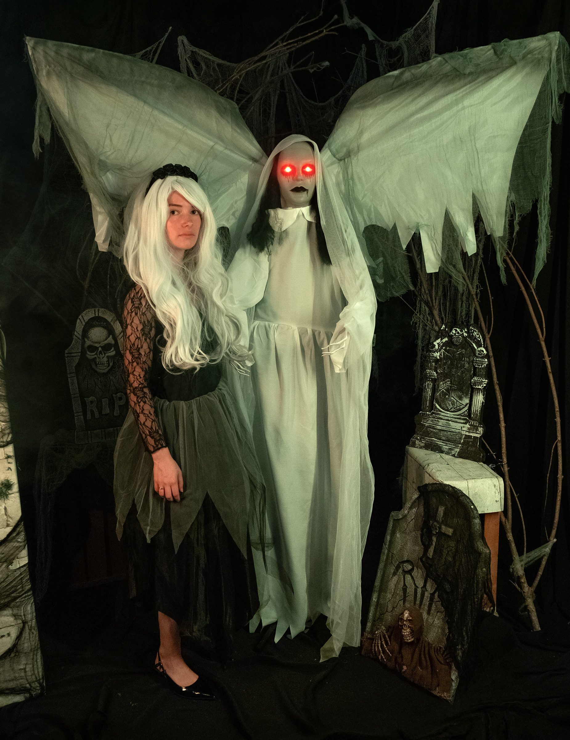 JADEO Engel-Kostüm Gefallener Engel Animatronic animierte Dekofigur 120 x 170 cm