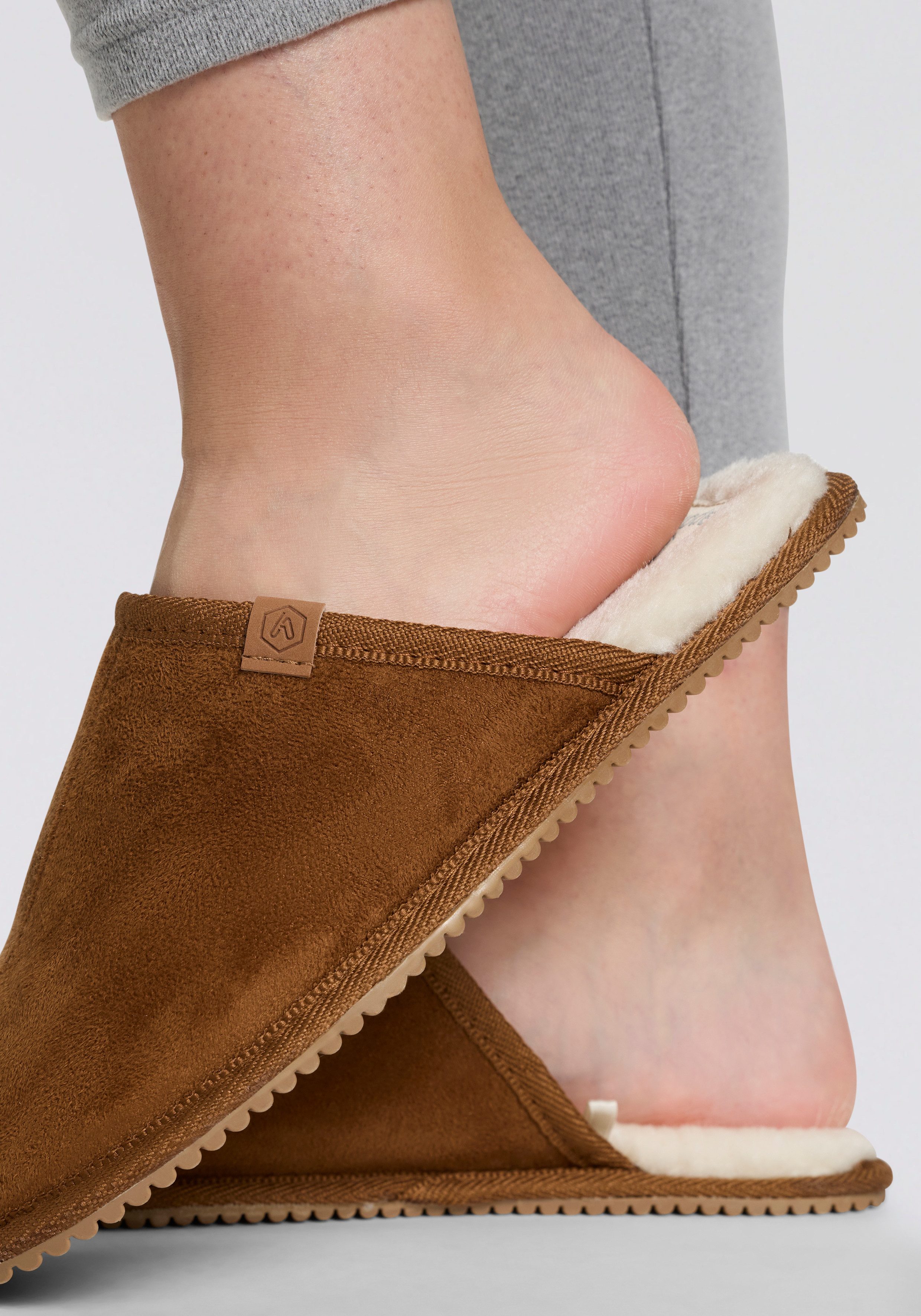 XQ Footwear Pantoffel (2-tlg) aus Wildlederimitat mit Gummisohle
